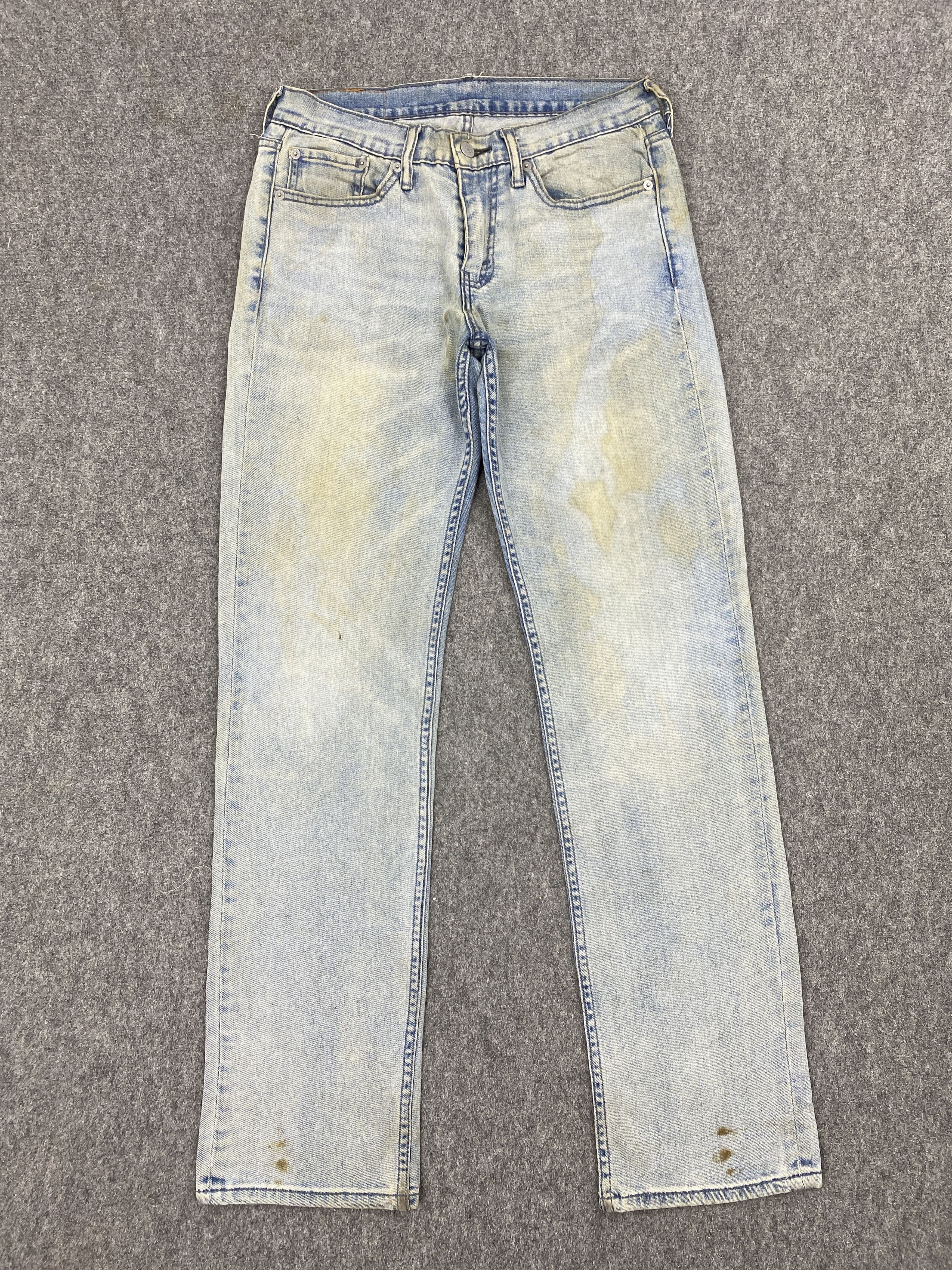 image of Dirty Vintage Levis 514 Light Washed Jeans in Blue Denim, Men's (Size 30)