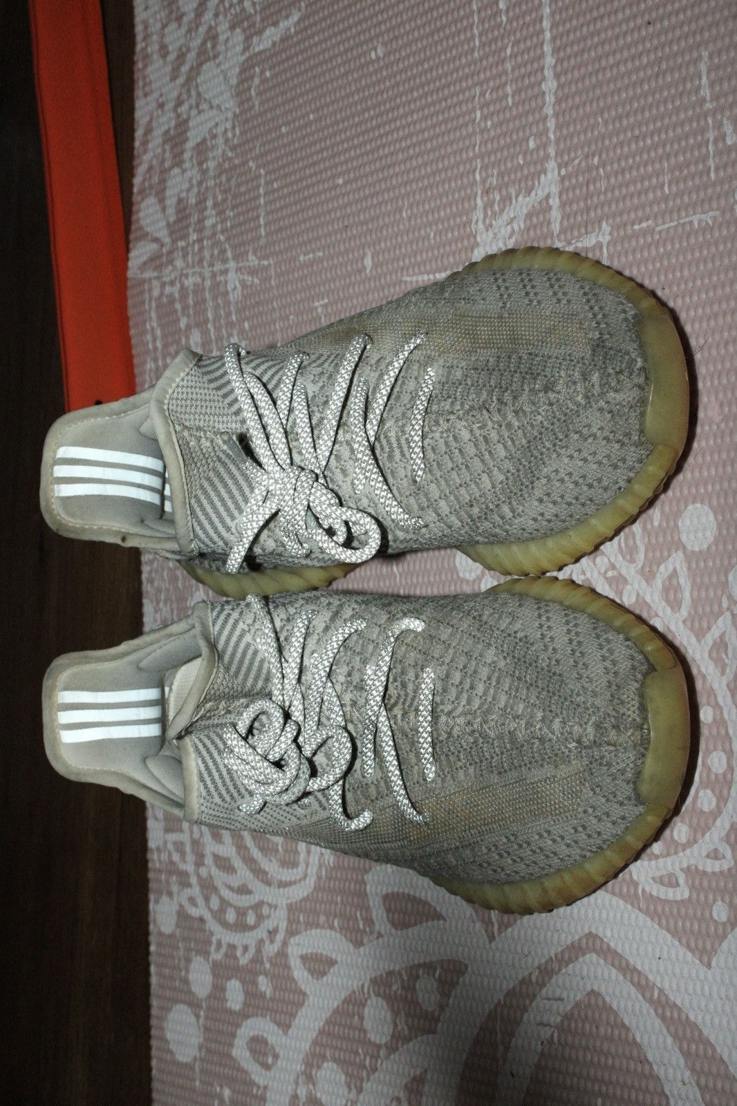 Yeezy Yeezy 350 V2 static non reflective Size US 9 / EU 42 - 3 Thumbnail