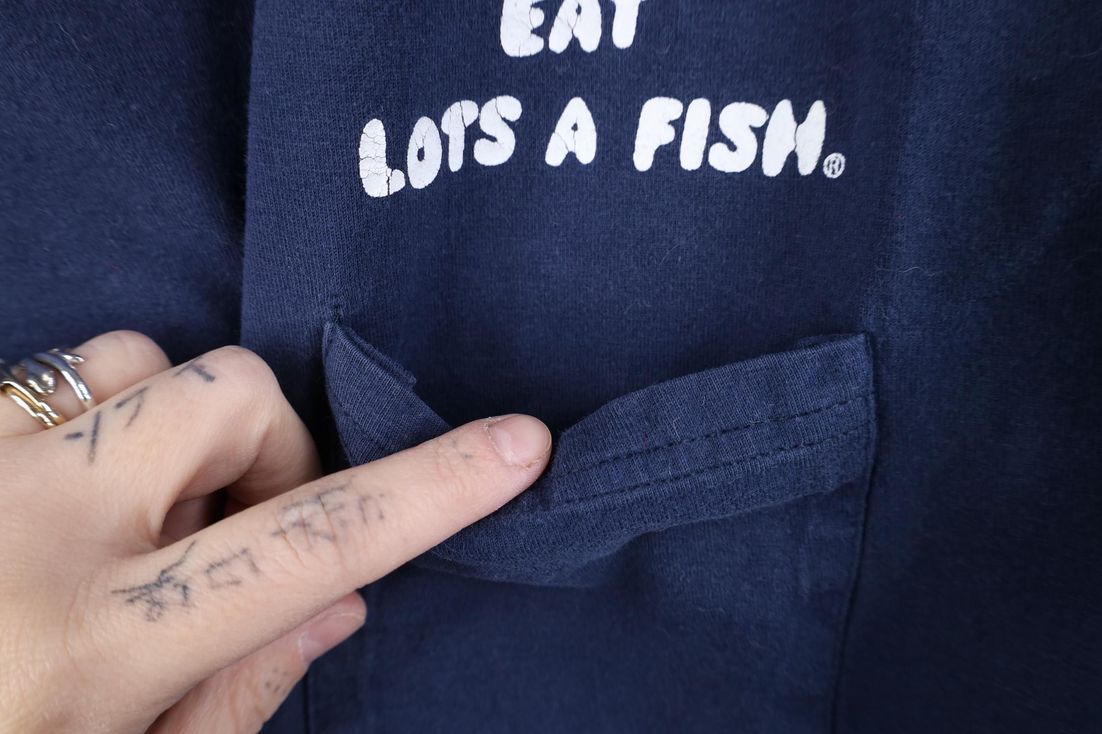 Vintage Y2K The Crab Cooker Newport Beach Eat Lots of Fish T-Shirt Size US L / EU 52-54 / 3 - 5 Thumbnail
