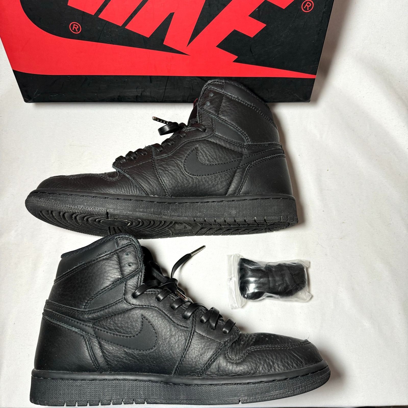 Jordan Brand × Nike Size 9 - Air Jordan 1 Retro High OG Triple Black Men's Shoes Size US 9 / EU 42 - 3 Thumbnail