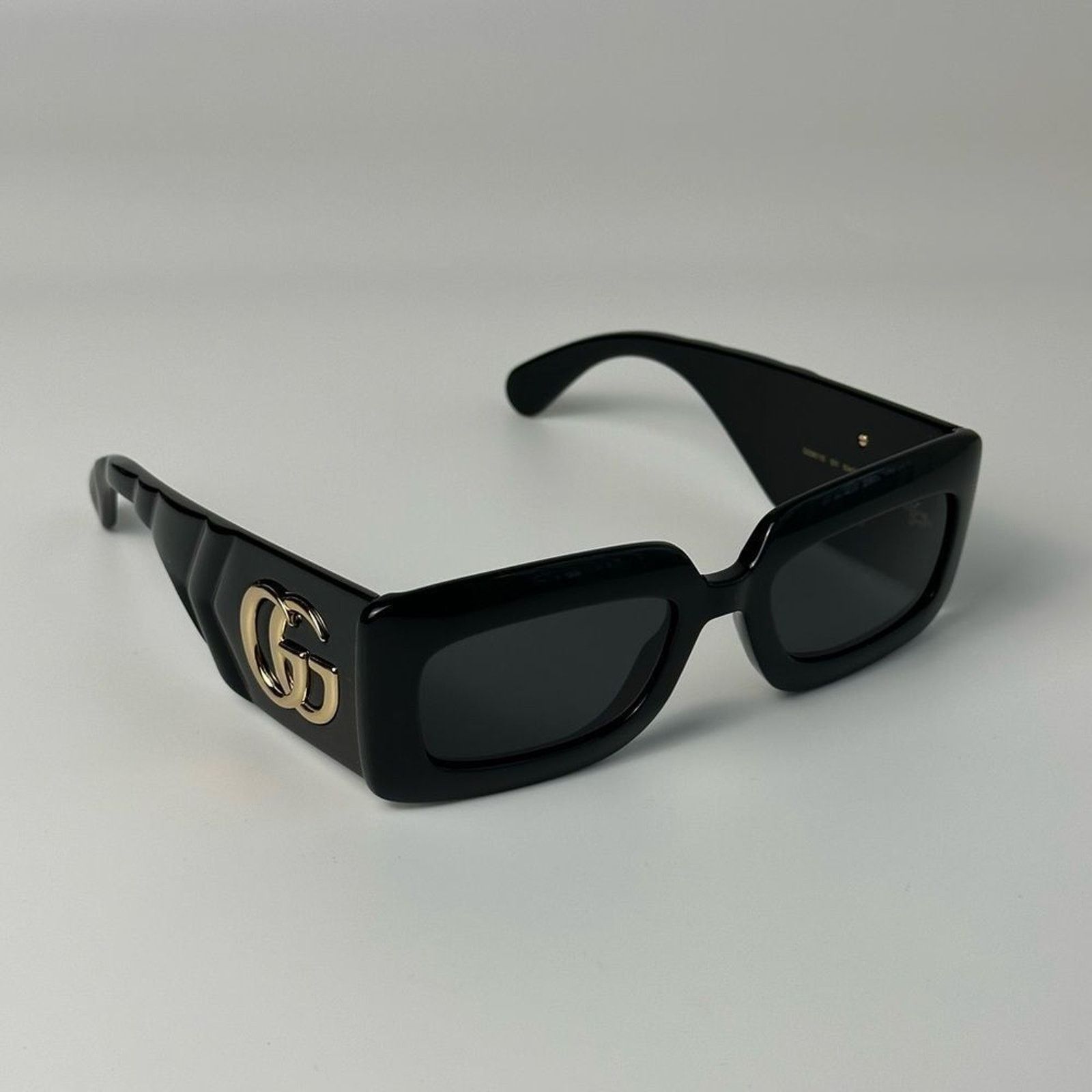 Gucci BRAND NEW GUCCI GG0811S 001 Black/Grey Unisex Sunglasses Size ONE SIZE - 3 Thumbnail