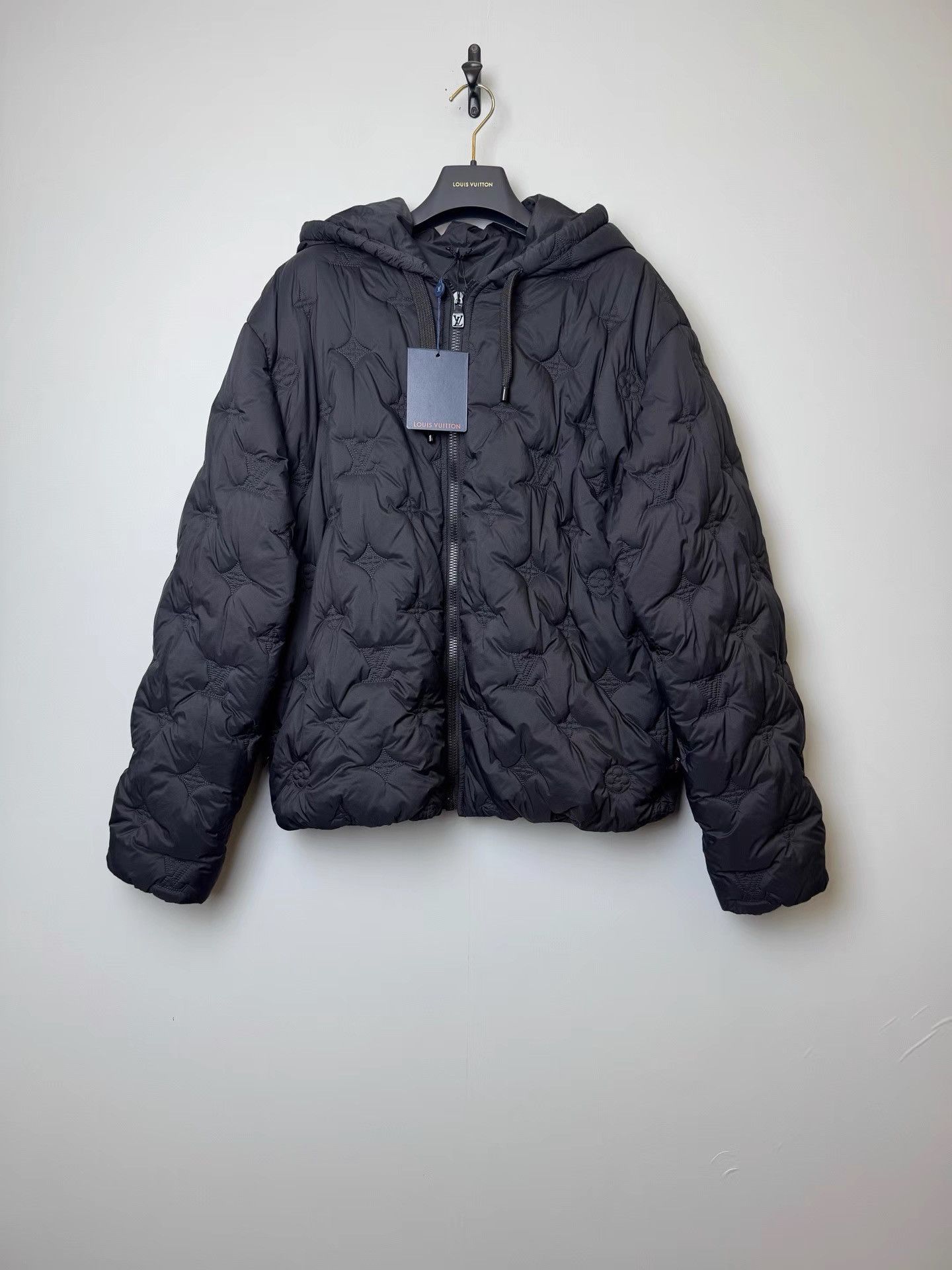 Louis Vuitton Louis Vuitton 25FW Black Embossed Logo Down Jacket K36 Size US M / EU 48-50 / 2 - 1 Thumbnail