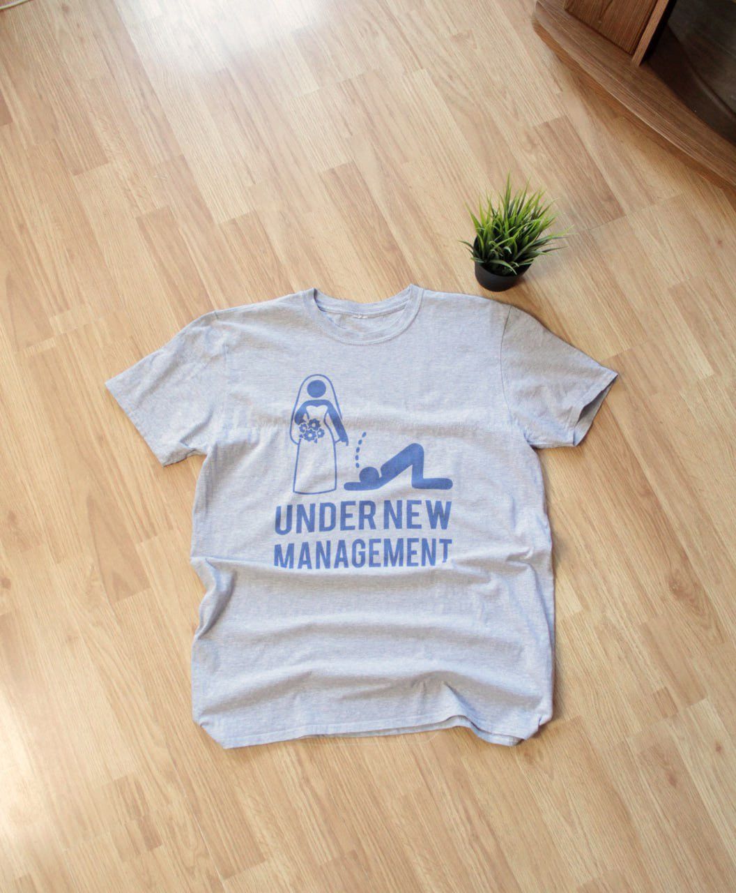 Vintage 🔥 Vintage Under New Management Hype Funny Tee Y2K Streetwear Size US XL / EU 56 / 4 - 1 Thumbnail
