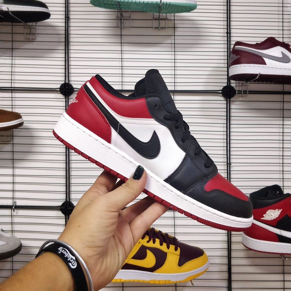 Jordan Brand Air Jordan 1 Low GS Bred Toe size EU 40-US 7Y Size US 7 / IT 37 - 1 Thumbnail