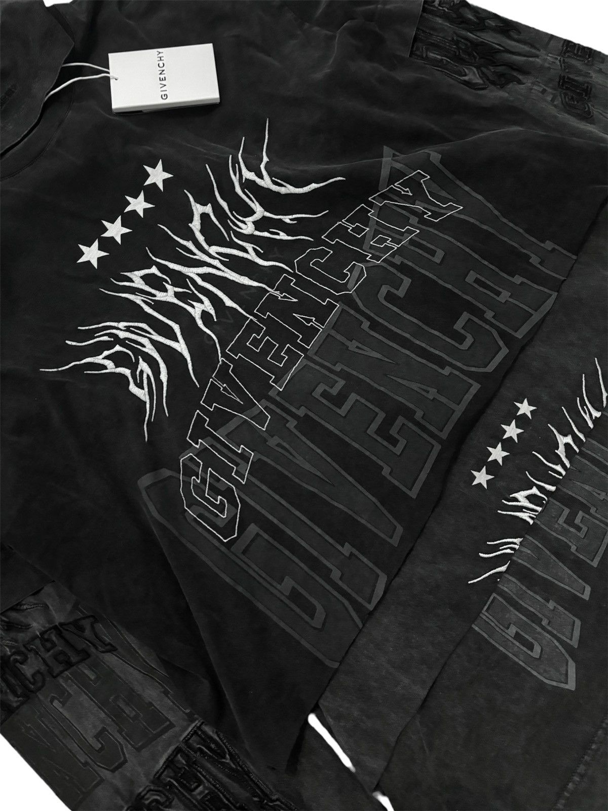 Givenchy Givenchy Layered Masked Tshirt Size US XXS / EU 40 - 2 Thumbnail