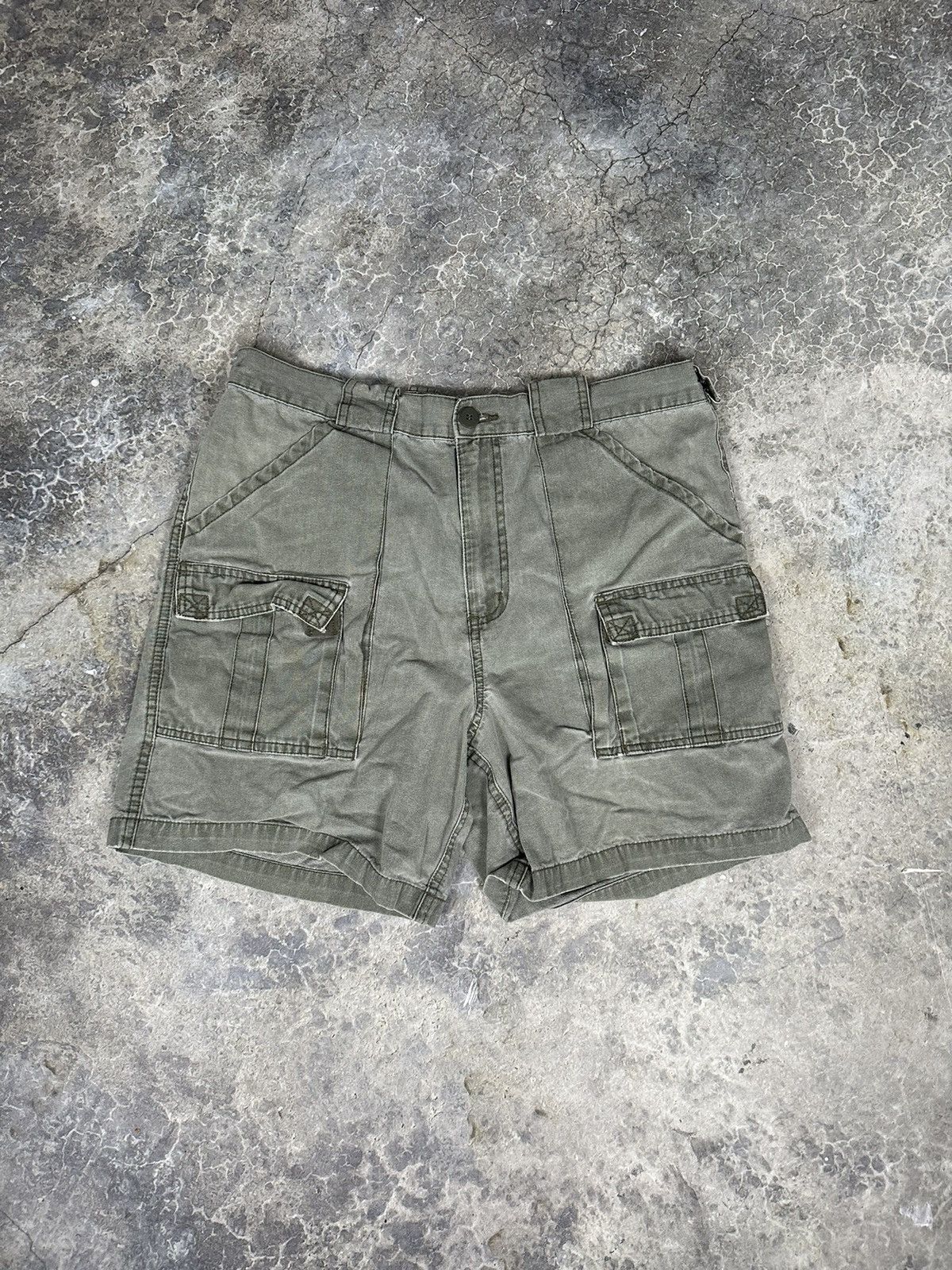 Vintage Vintage Cargo Shorts Size US 34 / EU 50 - 1 Thumbnail