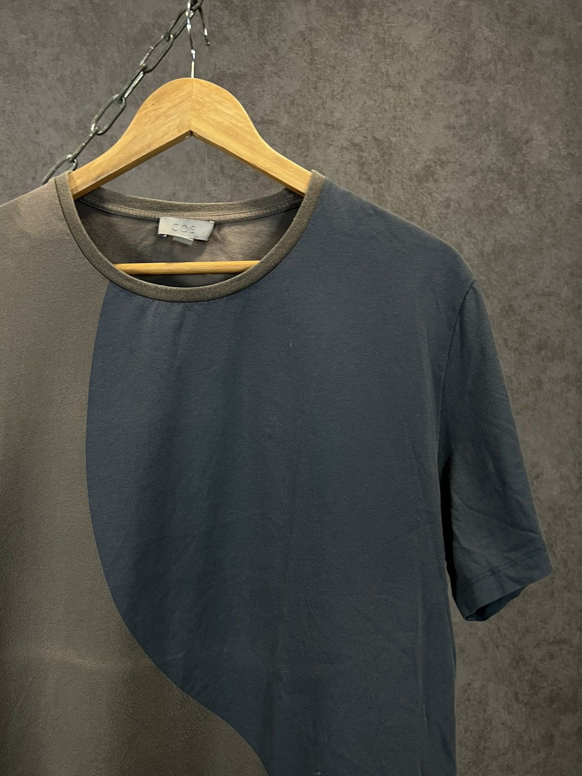 Cos Cos art designer tee Size US M / EU 48-50 / 2 - 2 Thumbnail