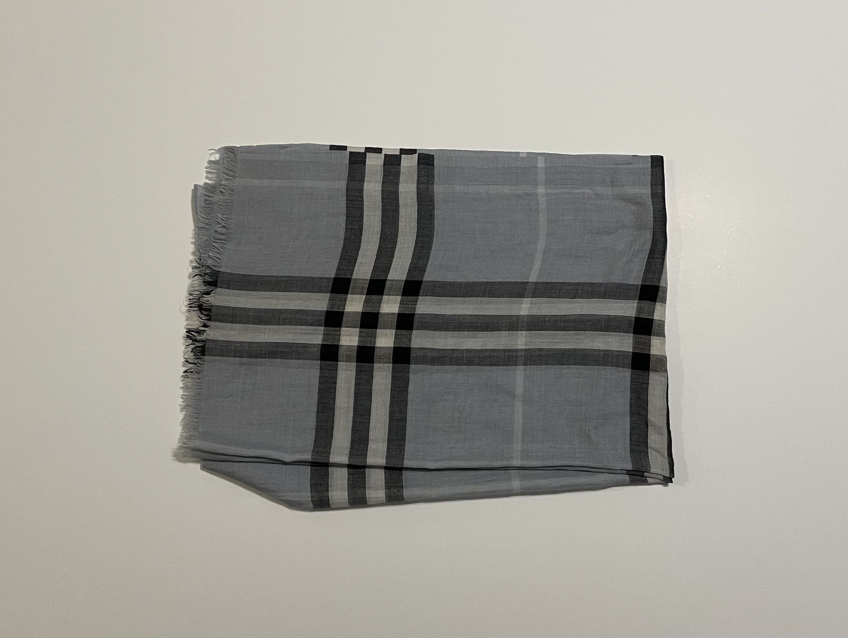 Burberry Burberry Scarf Checkered Large-Retail: $220 Size ONE SIZE - 3 Thumbnail
