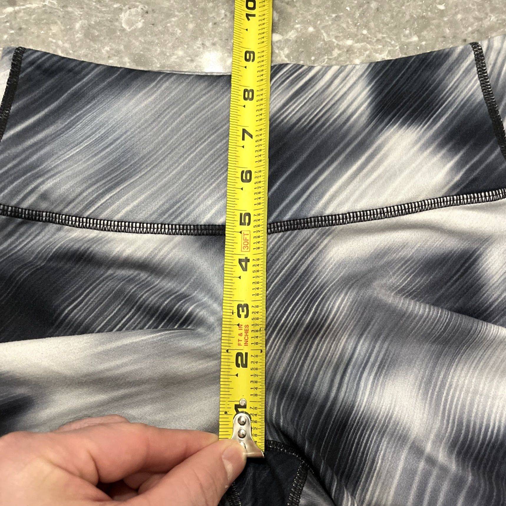 Athleta Athleta Leggings Womens XS Black Geometric Pattern Activewear Pull On Skinny Pockets Comfort Compression Textured Athleisure Size 26" / US 2 / IT 38 - 4 Thumbnail