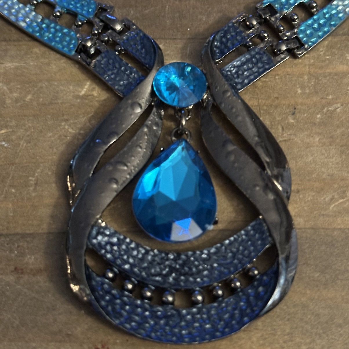 Other Silver tone teal teardrop rhinestone clavicle necklace Size ONE SIZE - 3 Thumbnail