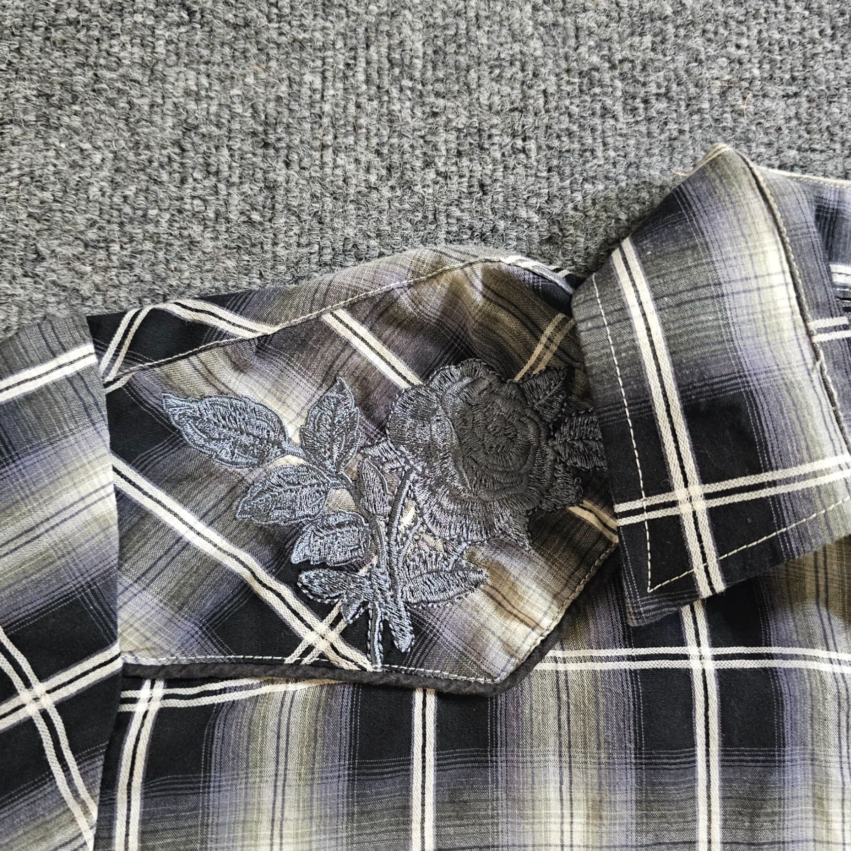 Roper Roper Shirt Mens L Black Plaid Gray Floral Embroidery Pearl Snap Western Shirt Size US L / EU 52-54 / 3 - 5 Thumbnail