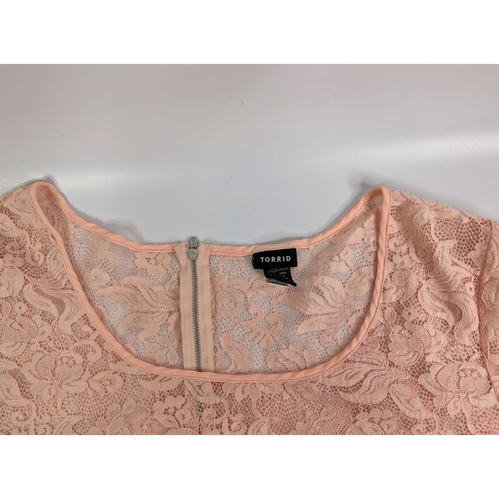 Torrid Torrid Pink Floral Cropped Lace Top Women's 5X Zip Scoop Neck Sheer Blouse Size XXL / US 16-18 / IT 52-54 - 7 Thumbnail