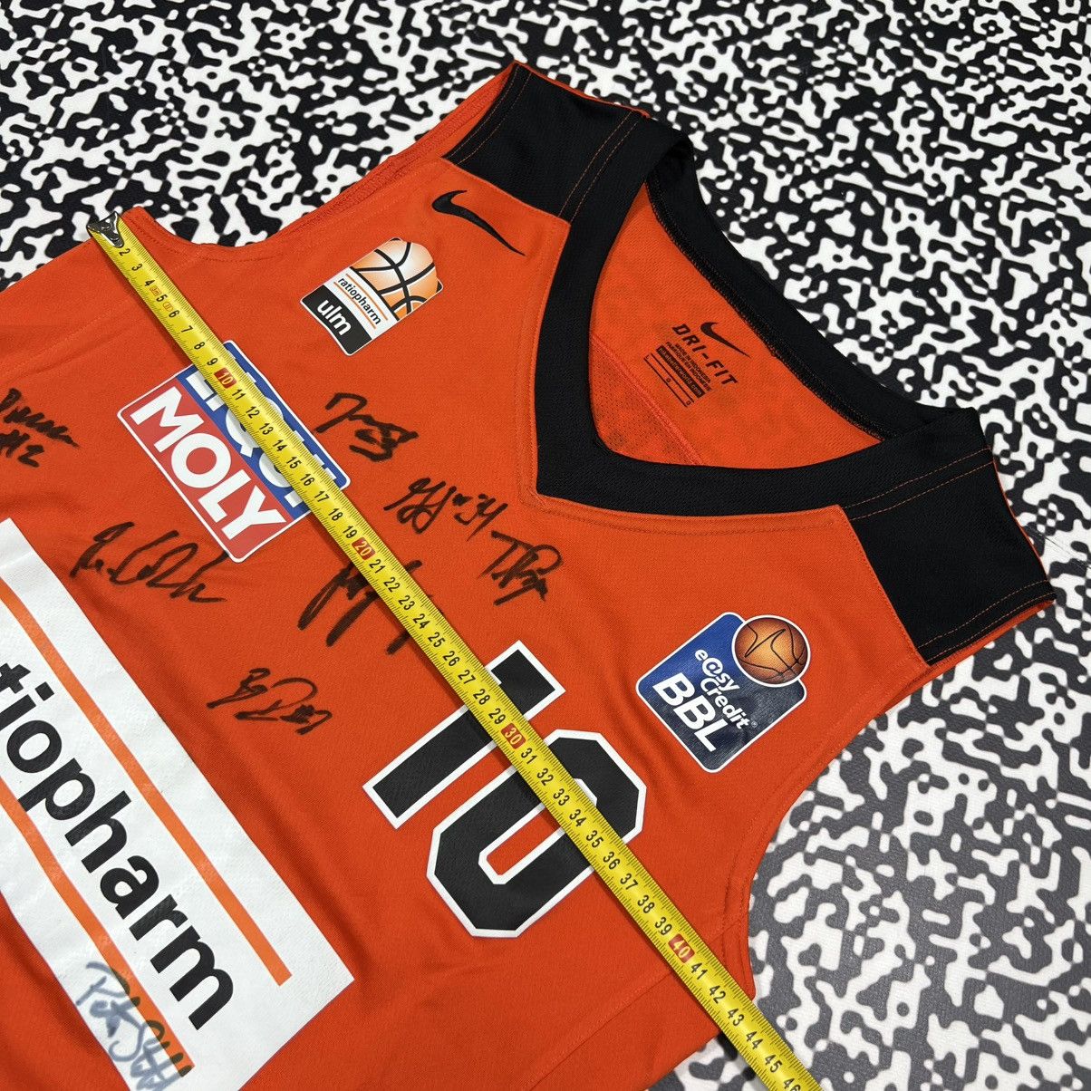 Nike Ratiopharm Ulm Hannah Signed Team Basketball Rare Jersey Size US L / EU 52-54 / 3 - 18 Thumbnail