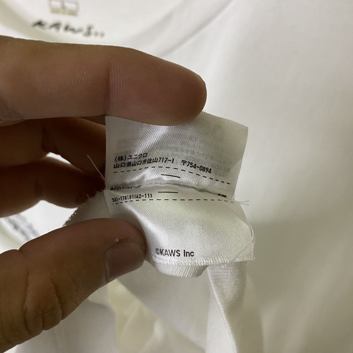 Kaws Kaws Original Fake x Uniqlo Collaboration Tshirt Size US L / EU 52-54 / 3 - 6 Thumbnail