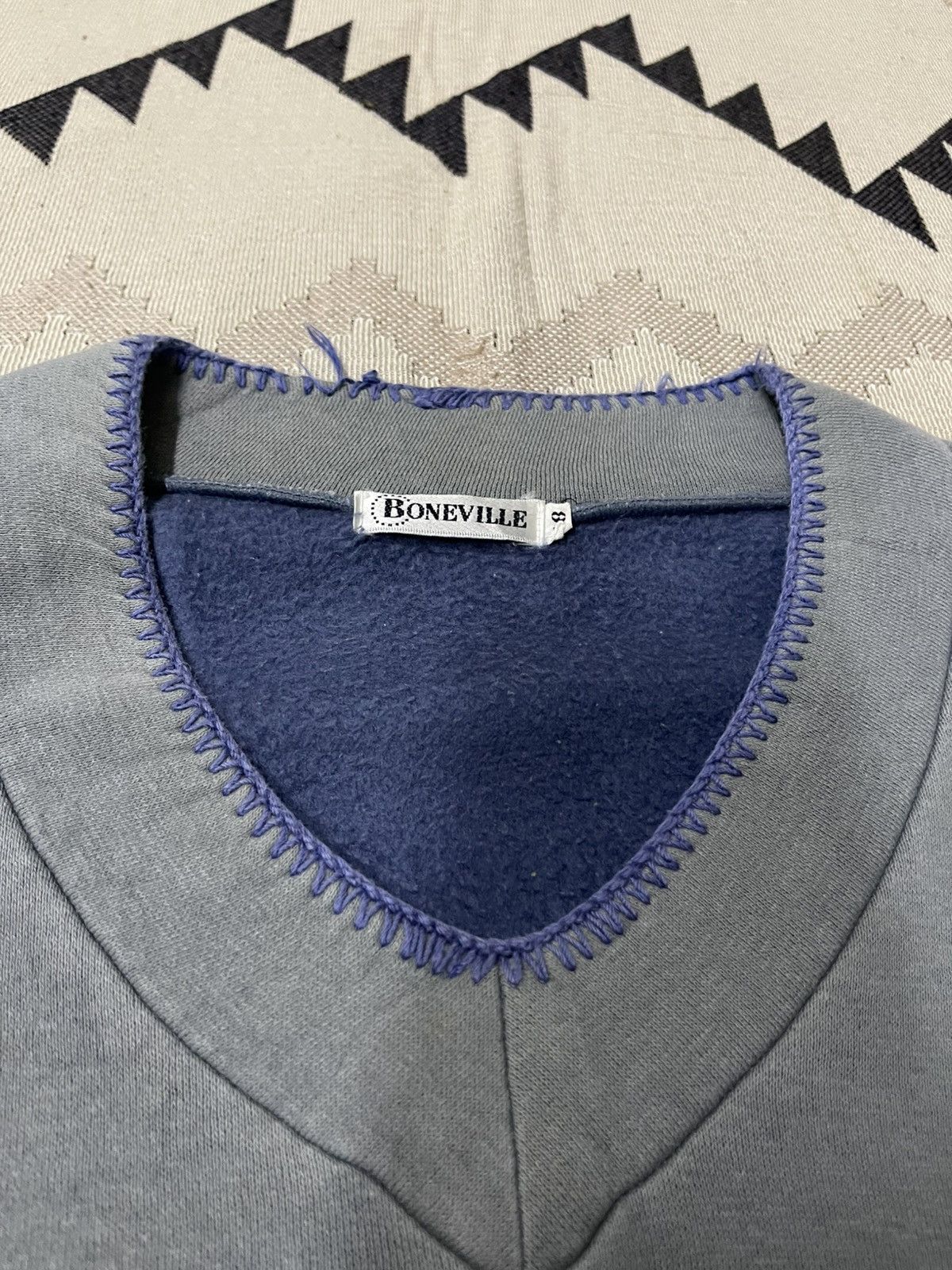 Boneville 1980s BONEVILLE “NAVY ARCTIC” V NECK SWEATSHIRT Size US M / EU 48-50 / 2 - 10 Thumbnail