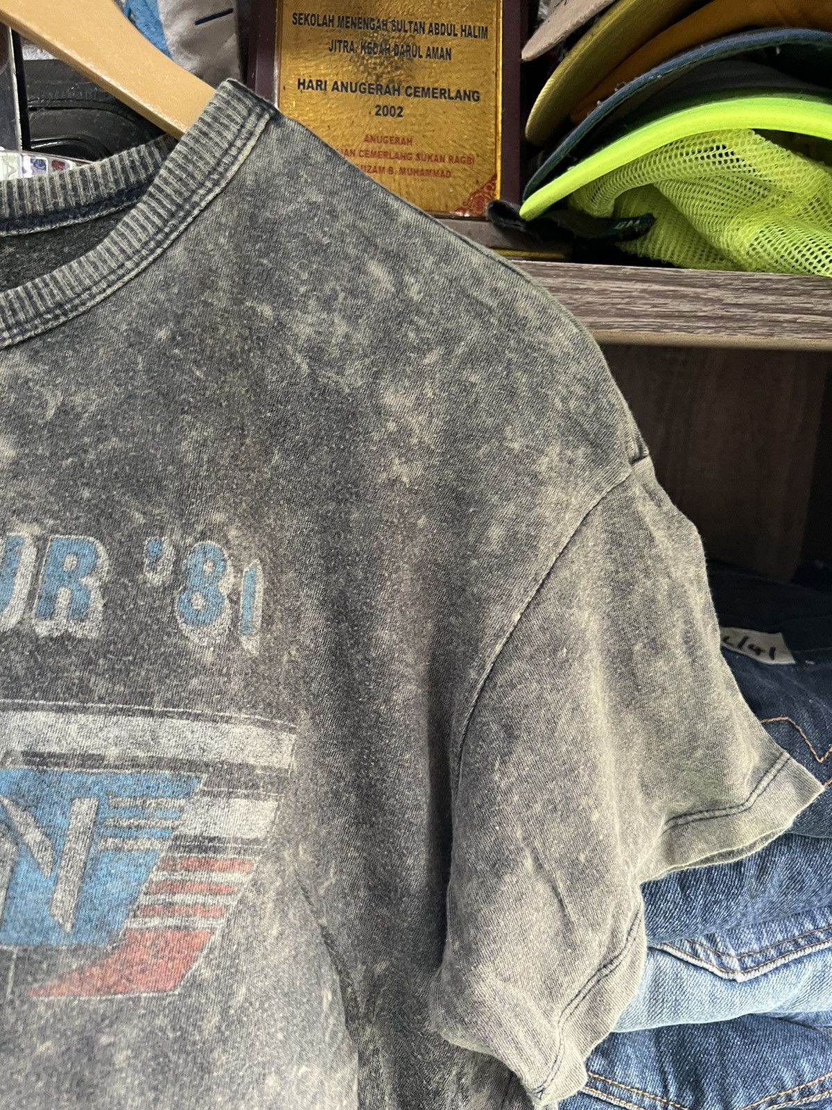 American Eagle Outfitters 🔥American Eagle Outfitters Van Halen Kick Ass Cropped Tees Size US M / EU 48-50 / 2 - 6 Thumbnail