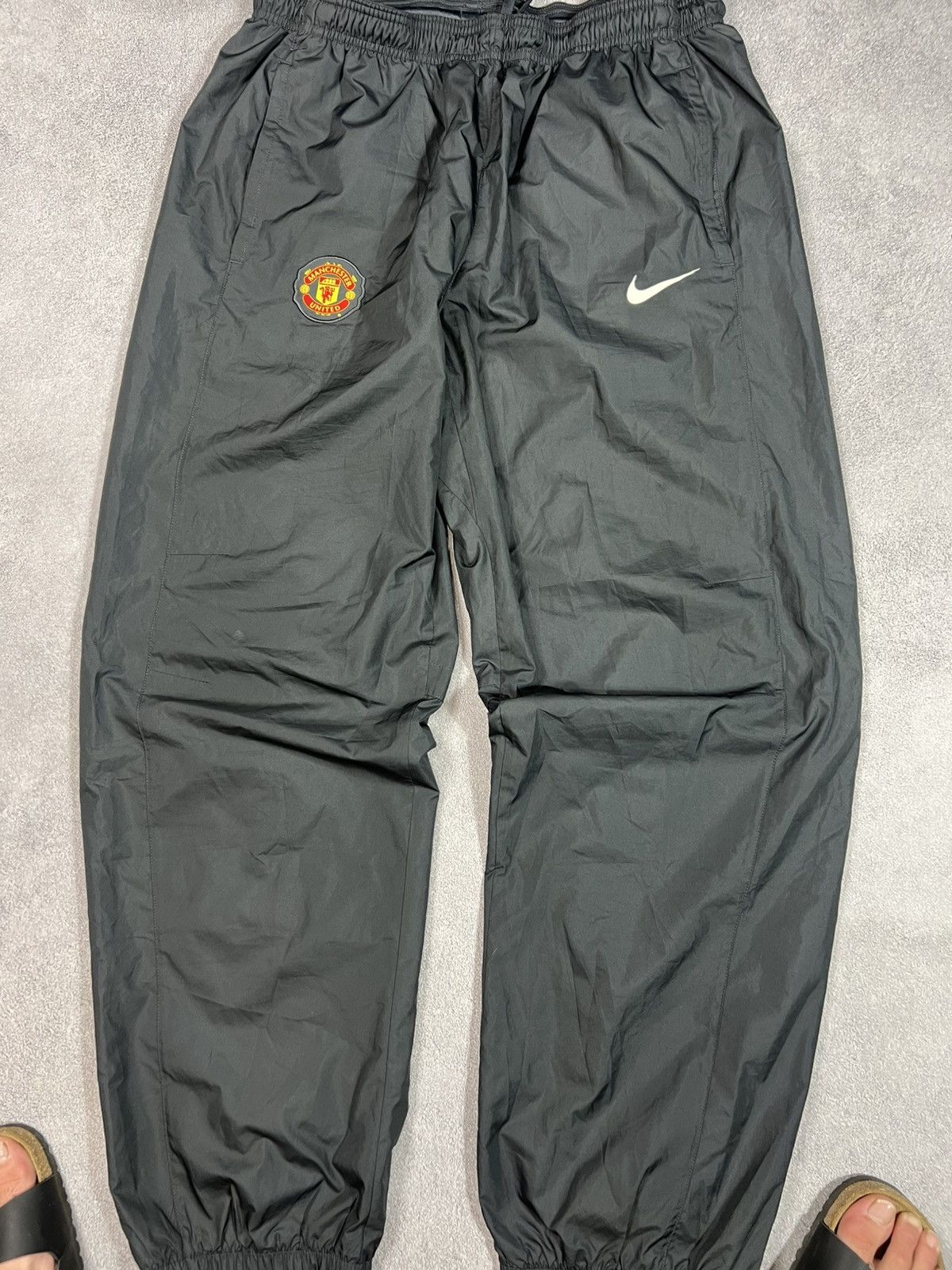 Nike 🖤 OOs Nike Vintage Manchester United Nylon Baggy Drill Pants Size US 36 / EU 52 - 3 Thumbnail