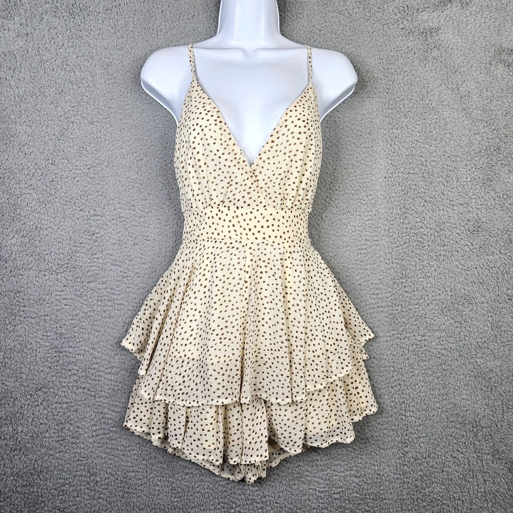 PRINCESS POLLY Princess Polly The Keilan Wrap Playsuit Beige Jumpsuit Women's Size 4 NEW Size 27" / US 4 / IT 40 - 2 Thumbnail