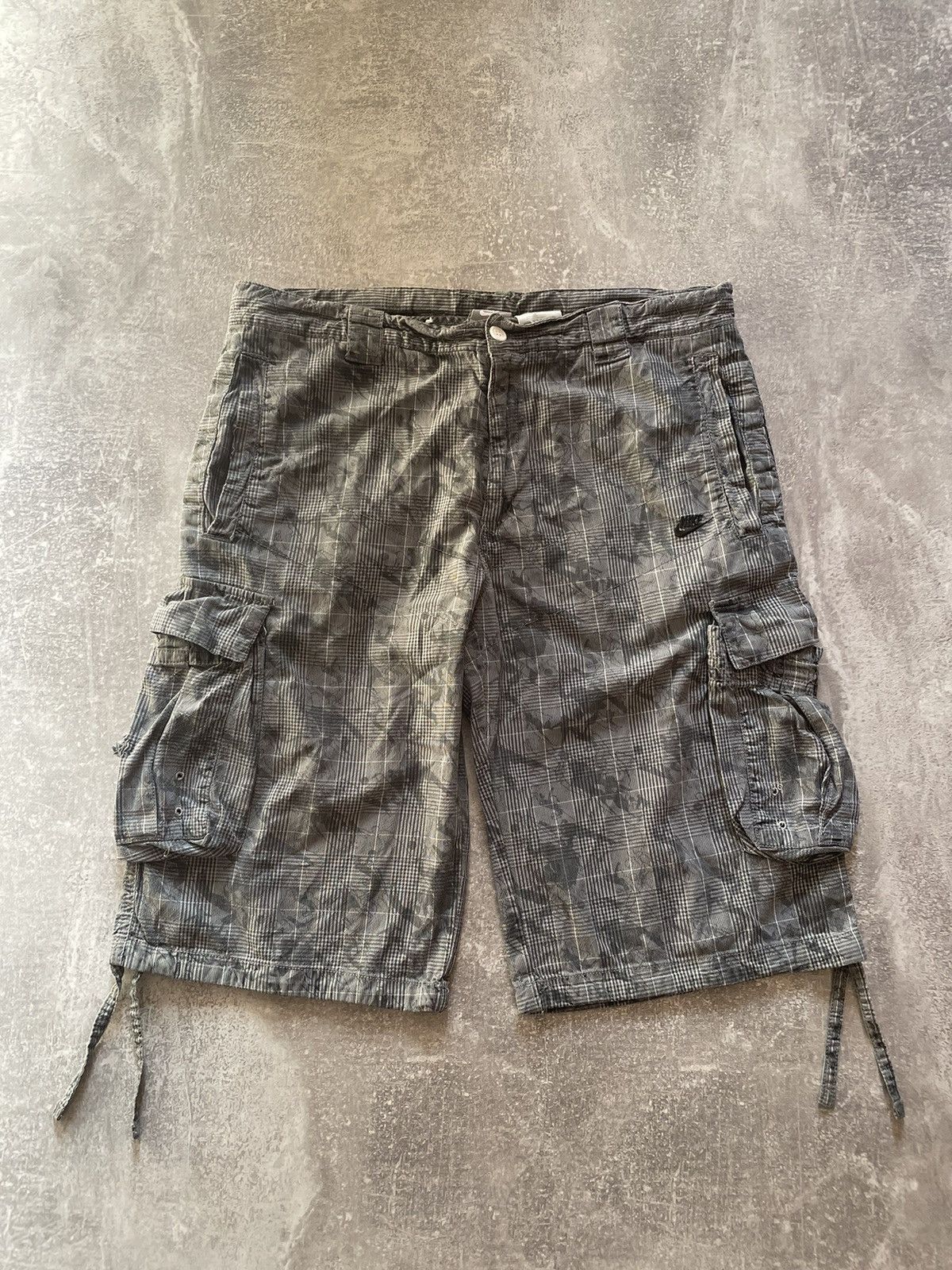 Nike × Vintage Vintage Nike Cargo Shorts Y2K Size US 32 / EU 48 - 1 Thumbnail
