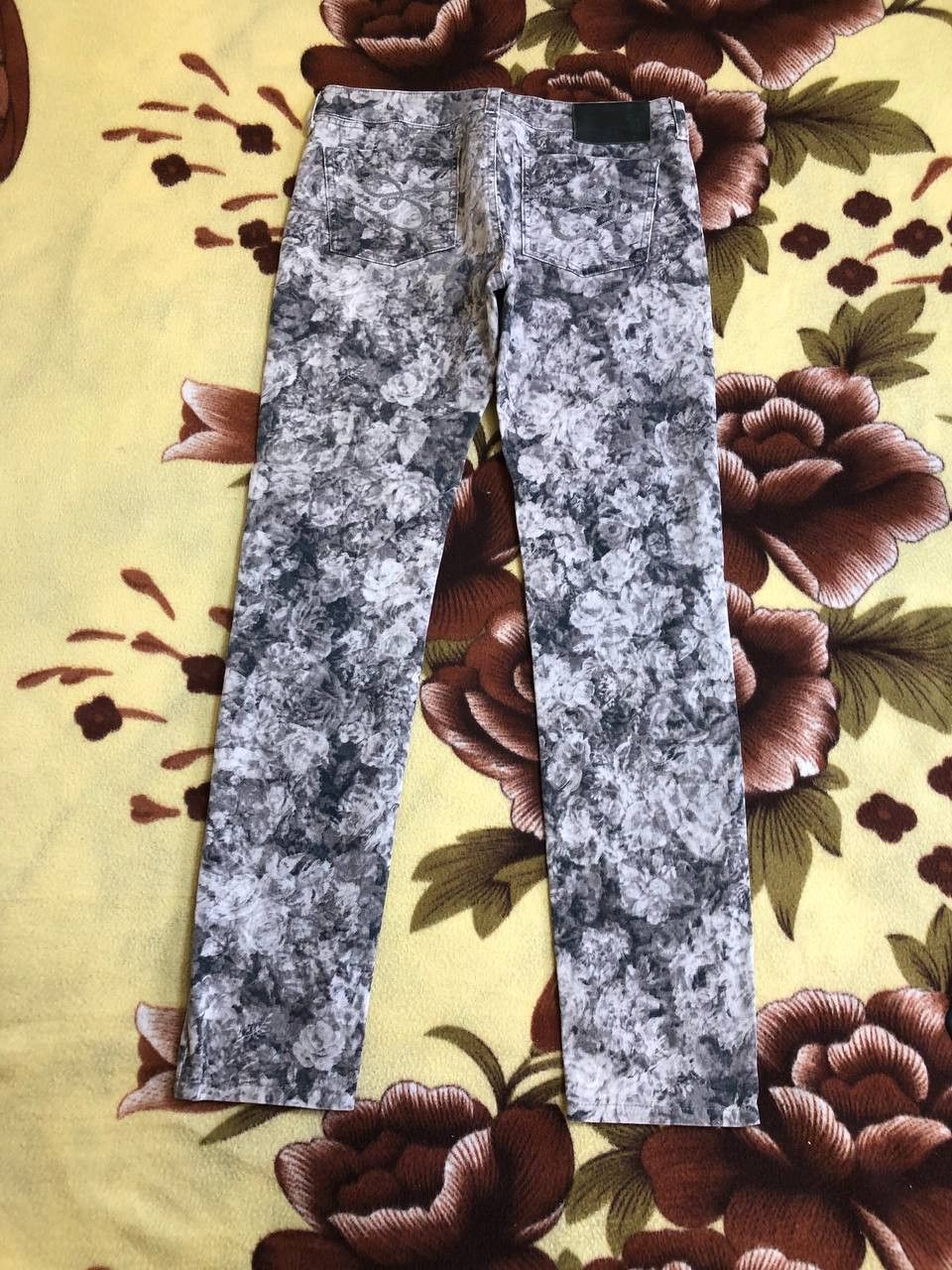 Escada Vintage Escada Super Skinny Jeans Grey Floral Jegging Size 25" / US 0 / IT 36 - 1 Thumbnail