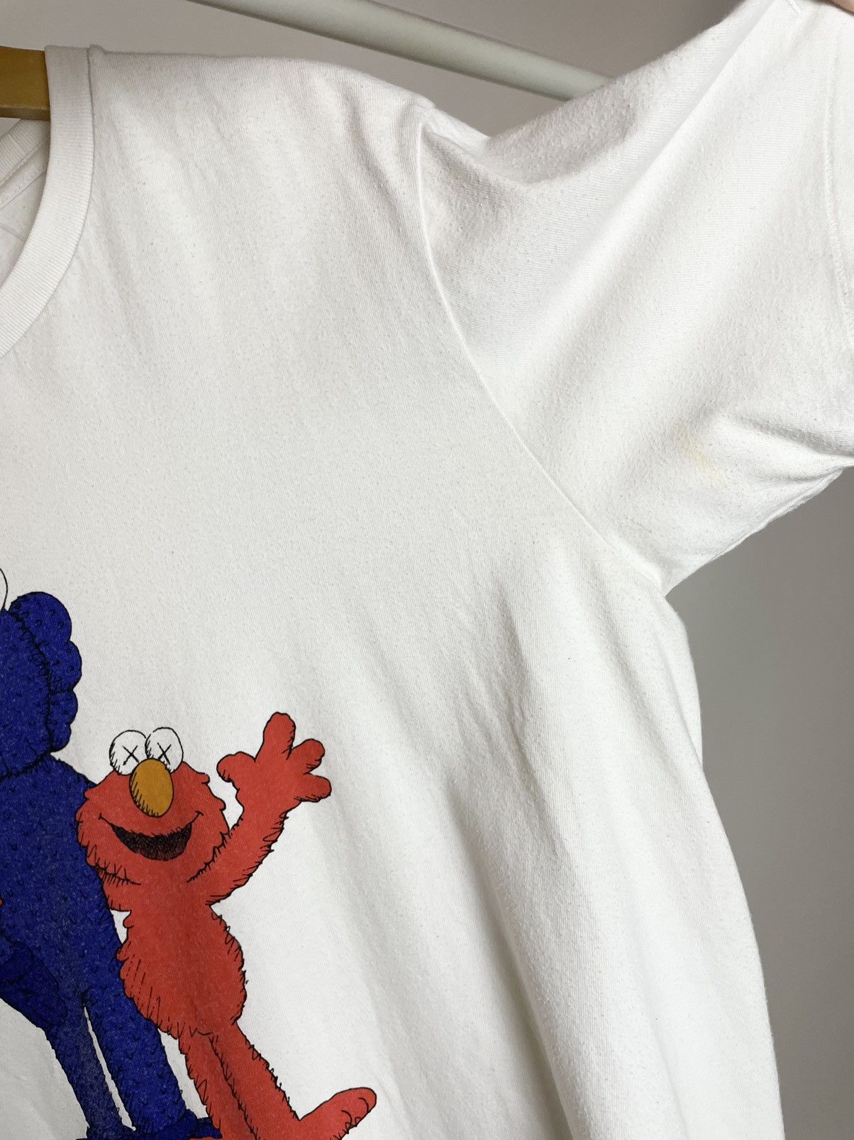 Kaws × Uniqlo Uniqlo x KAWS 👾 companion sesame street white tee t-shirt Size US M / EU 48-50 / 2 - 8 Thumbnail
