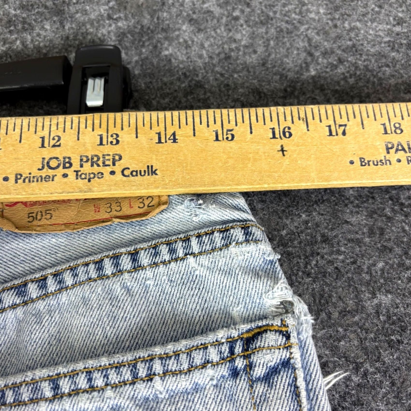 Levi's Levis 505 Regular Fit Distressed Light Wash Jeans Mens 30x30 Vintage Denim Size US 30 / EU 46 - 4 Thumbnail