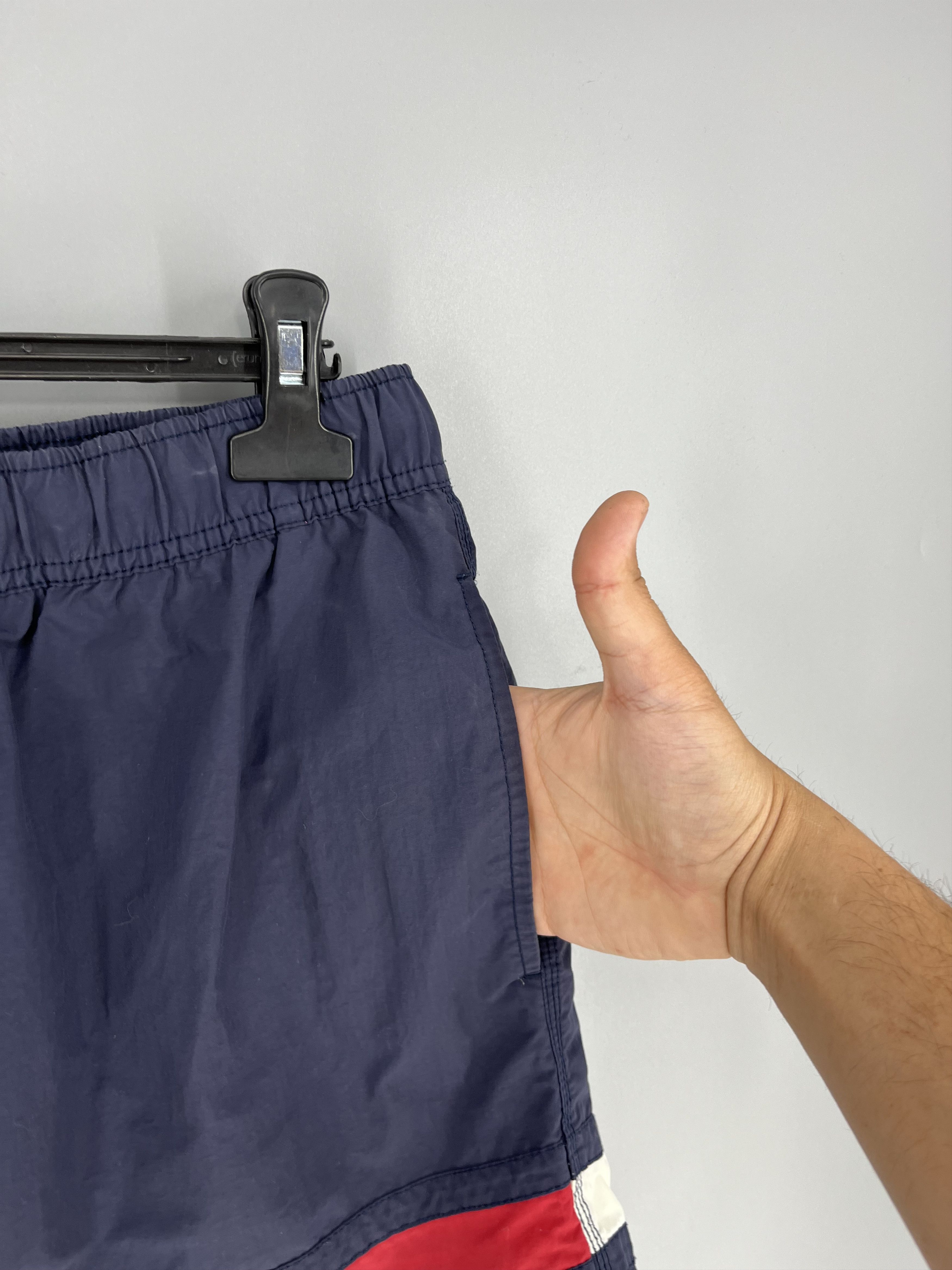 Tommy Hilfiger 90s Vintage Tommy Hilfiger Navy Nylon Big Logo Shorts Travis Size US 36 / EU 52 - 6 Thumbnail