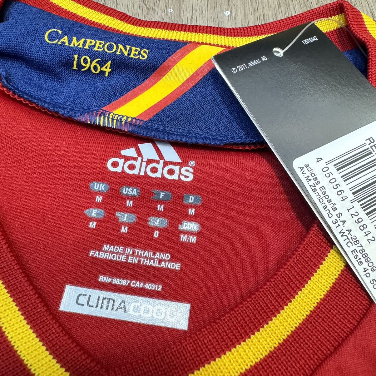 Adidas Spain Euro2012 champion special edition shirt (bnwt) Size US M / EU 48-50 / 2 - 5 Thumbnail