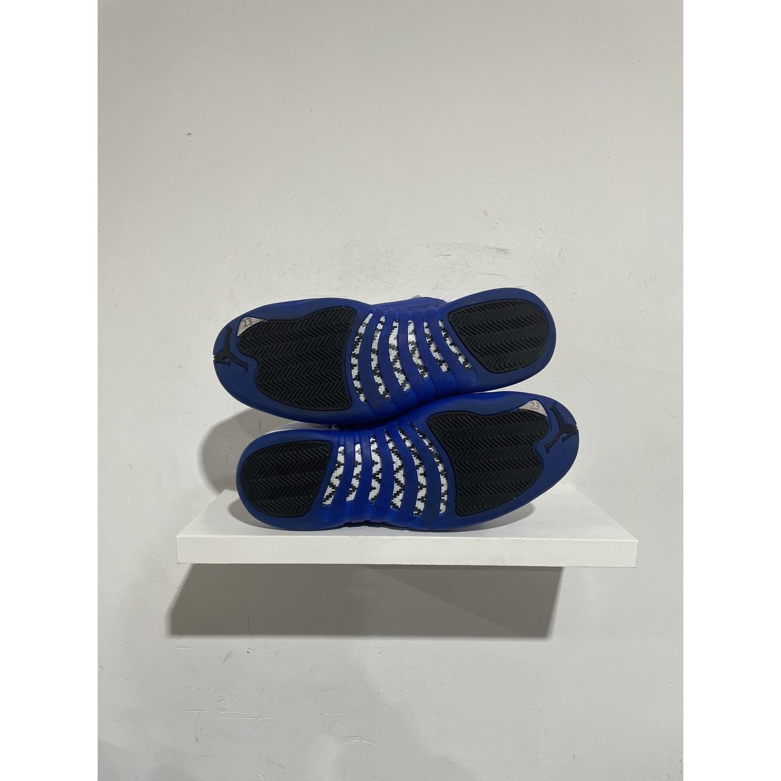 Jordan Brand JORDAN 12 RETRO BLUEBERRY SIZE 10.5 PREOWNED Size US 10.5 / EU 43-44 - 4 Thumbnail