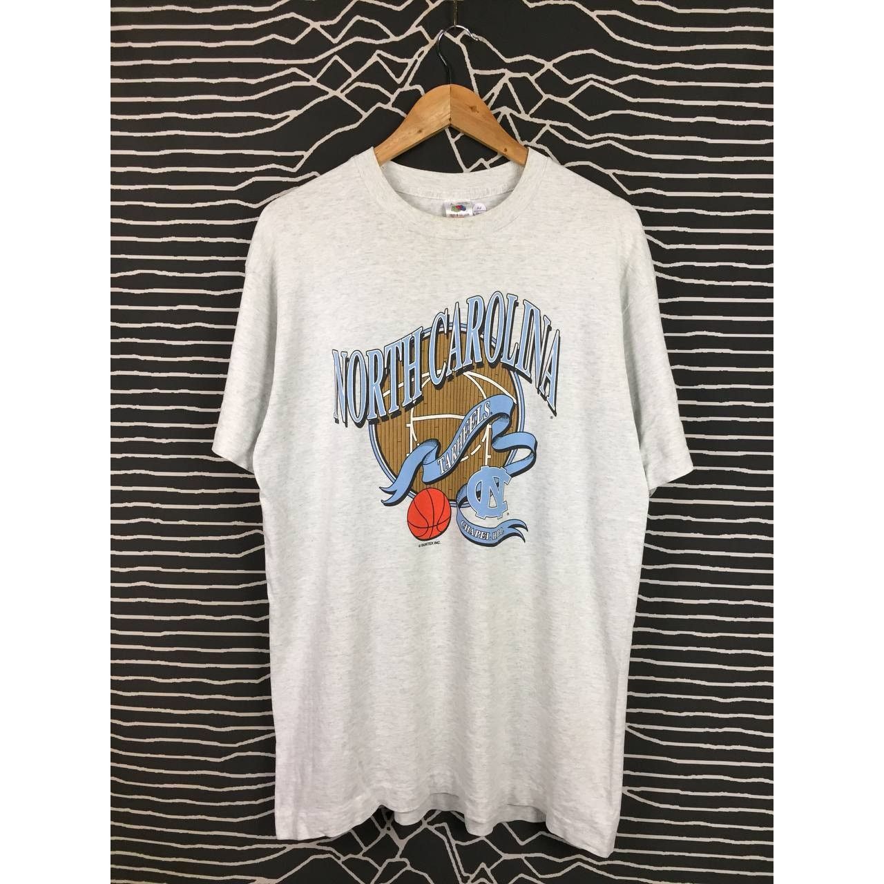 Vintage Vtg 90s North Caroline Tar Heels Basketball Team Tee Size US L / EU 52-54 / 3 - 1 Thumbnail