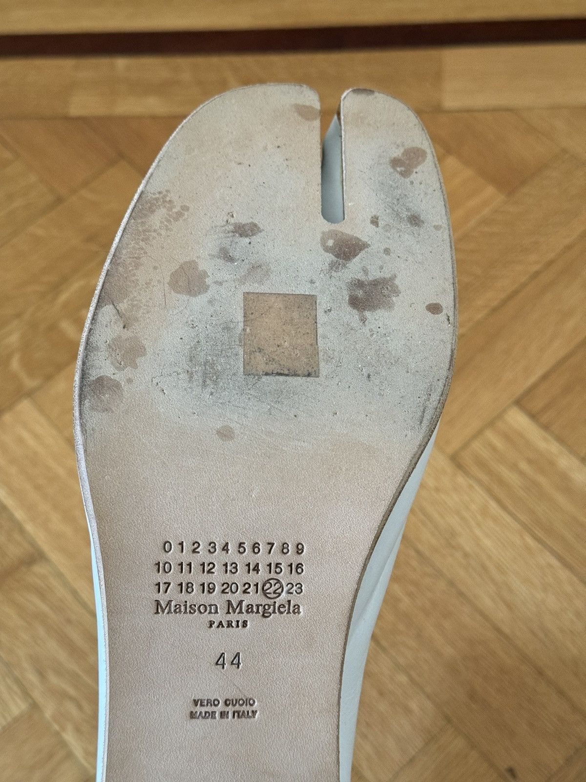 MAISON MARGIELA white ankle tabi