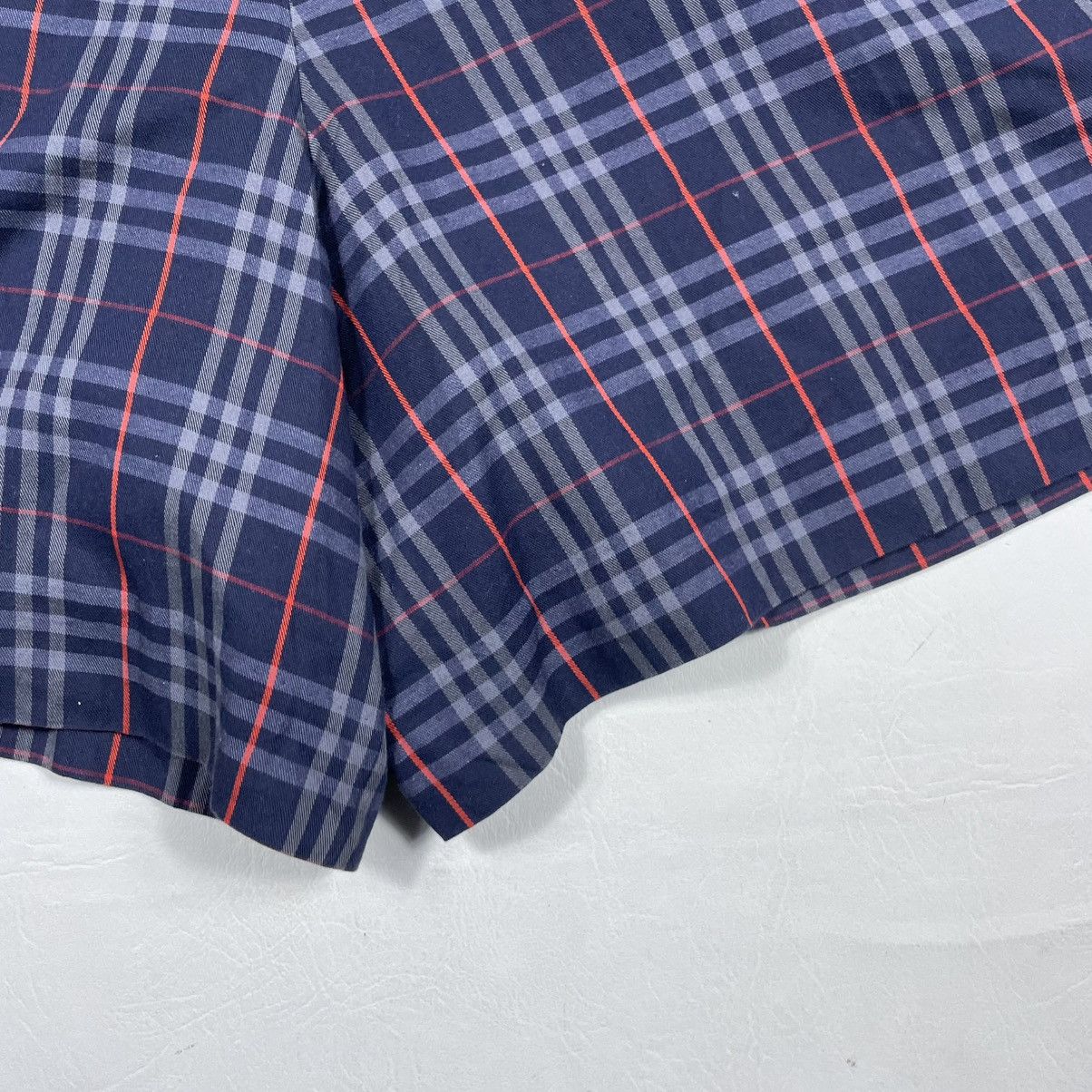 Burberry BURBERRY BLUE PLAID SHORT Size 27" / US 4 / IT 40 - 11 Thumbnail