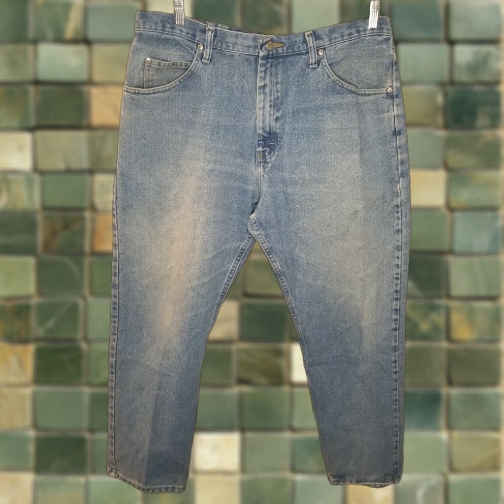 Wrangler Wrangler Jeans Men Relaxed Fit Blue 38x30 Regular Inseam 30 Straight Denim Vintage? (But can't add vintage if not in data) Size US 38 / EU 54 - 1 Thumbnail