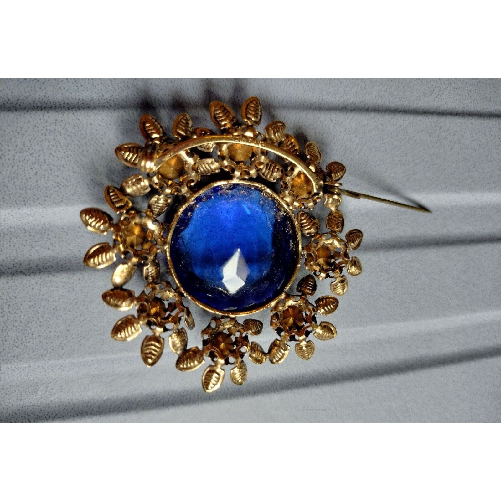 Vintage Vintage Austrian Brooch Crystal Ornate Gold Tone Blue Glass Size ONE SIZE - 16 Thumbnail