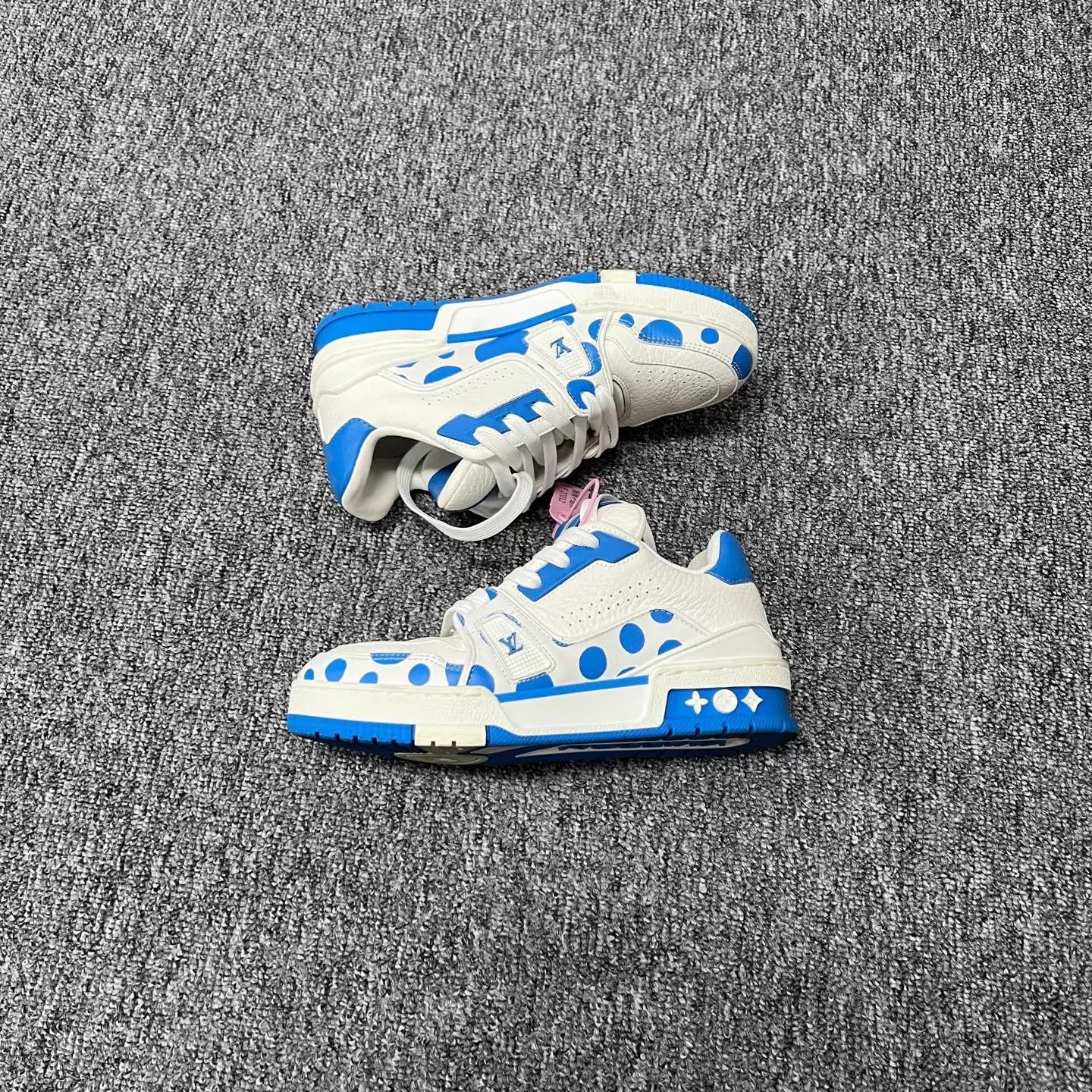 Louis Vuitton LV x Yayoi Kusama Blue White Polka Dot Trainer 35.5 99 Size US 5 / IT 35 - 3 Thumbnail