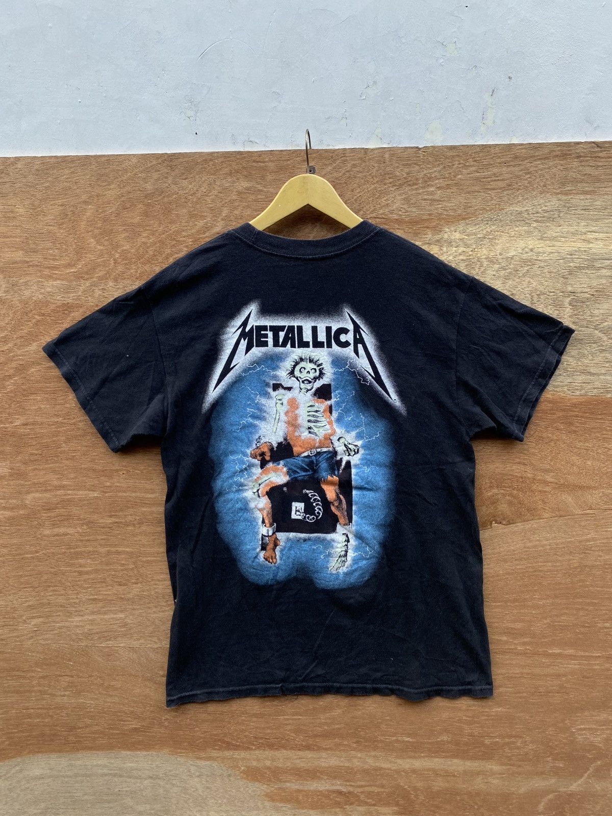 Band Tees 2000s vintage metallica ride the lightning tshirt Size US M / EU 48-50 / 2 - 2 Thumbnail