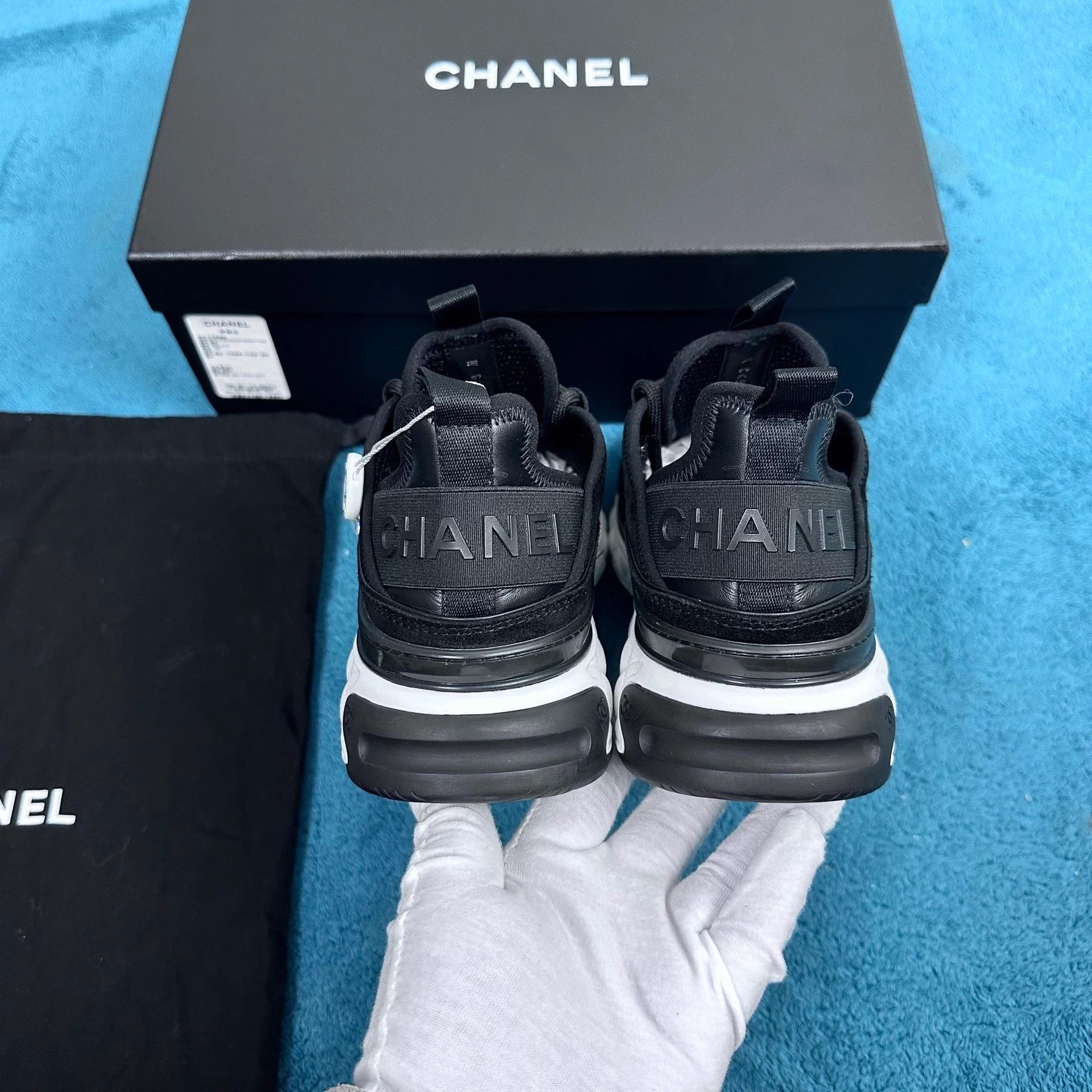 Chanel Chanel Gold Logo Leather Low-Top Sneakers Black 37.5 Size US 6.5 / IT 36.5 - 4 Thumbnail