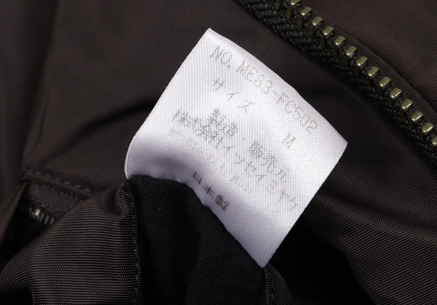 Issey Miyake Padded Blouson in Burdy, Size M Size US M / EU 48-50 / 2 - 19 Thumbnail