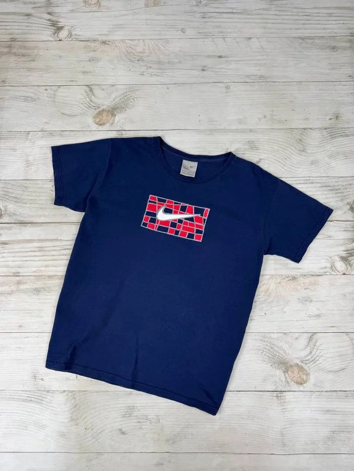 Nike Vintage Nike T-Shirt 90s Big Logo Swoosh Y2K Size US L / EU 52-54 / 3 - 1 Thumbnail