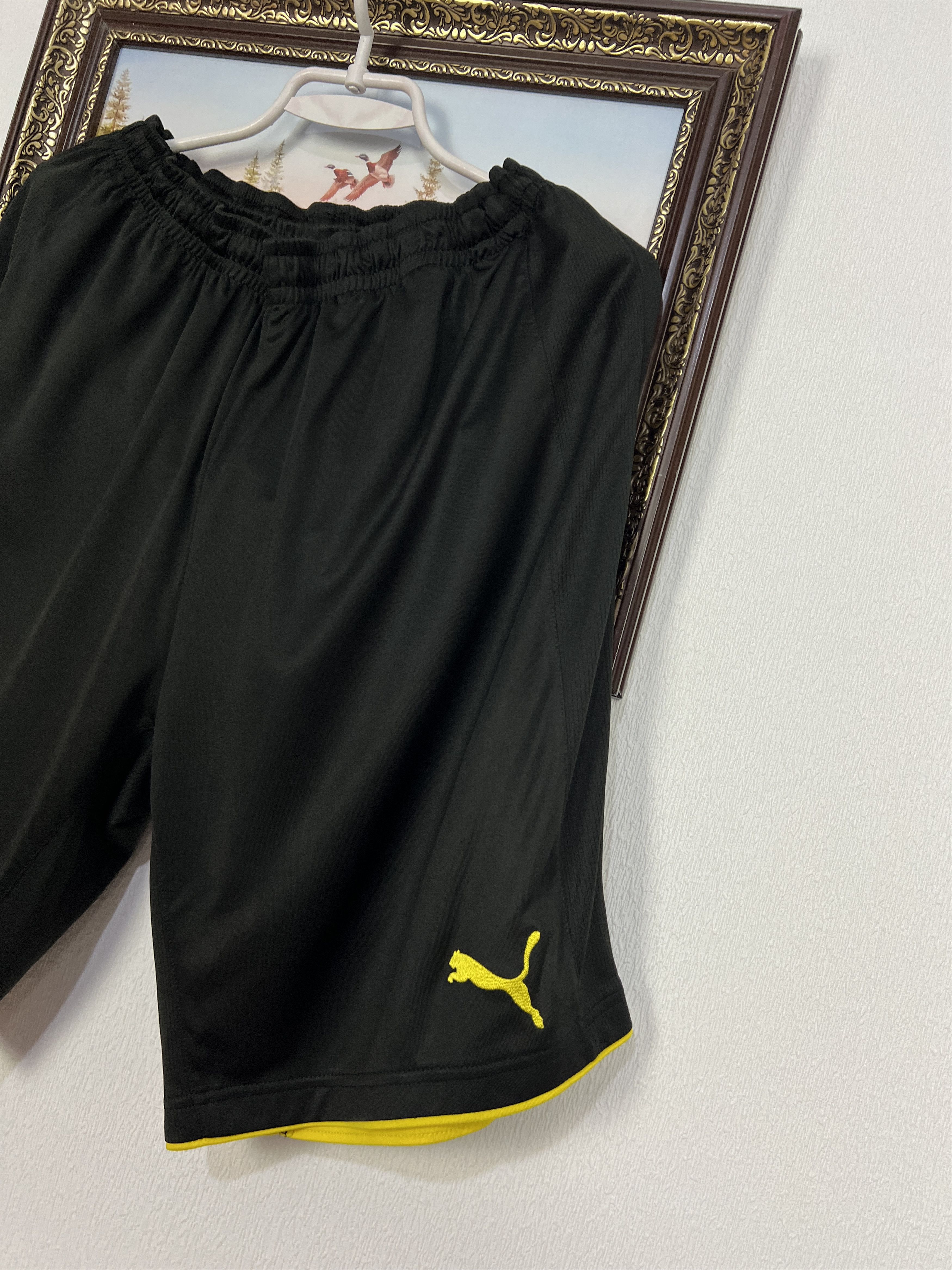 Puma Puma Borussia Dortmund Football Shorts Soccer Athletic Rare Size US 34 / EU 50 - 2 Thumbnail
