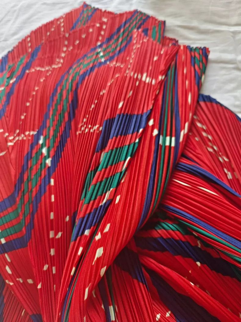 Issey Miyake Issey Miyake size:3 A geometrically printed pleated red sk Size 31" - 4 Thumbnail
