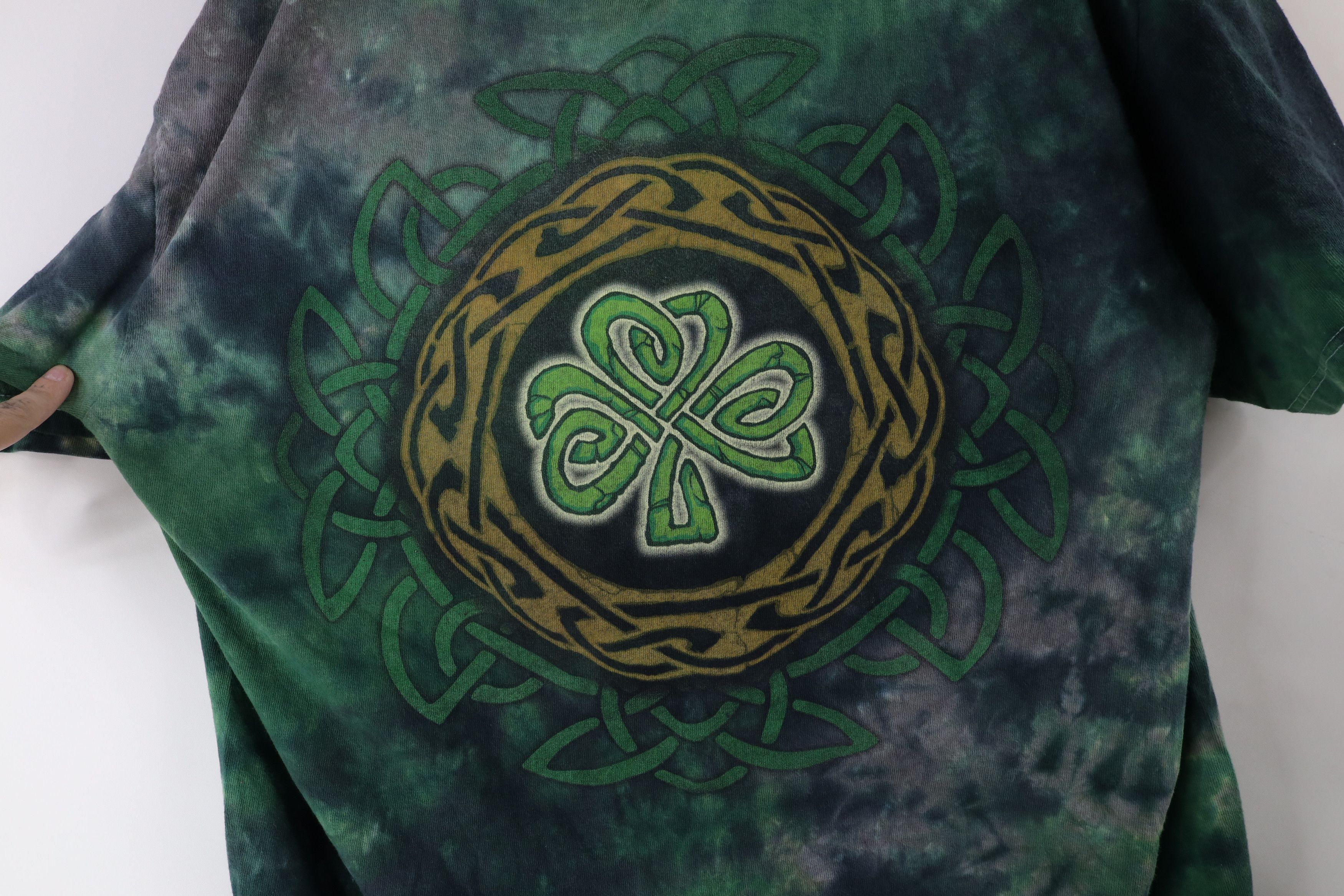 Vintage Vintage 90s Streetwear Knot Shamrock Acid Wash T-Shirt Size US XL / EU 56 / 4 - 4 Thumbnail
