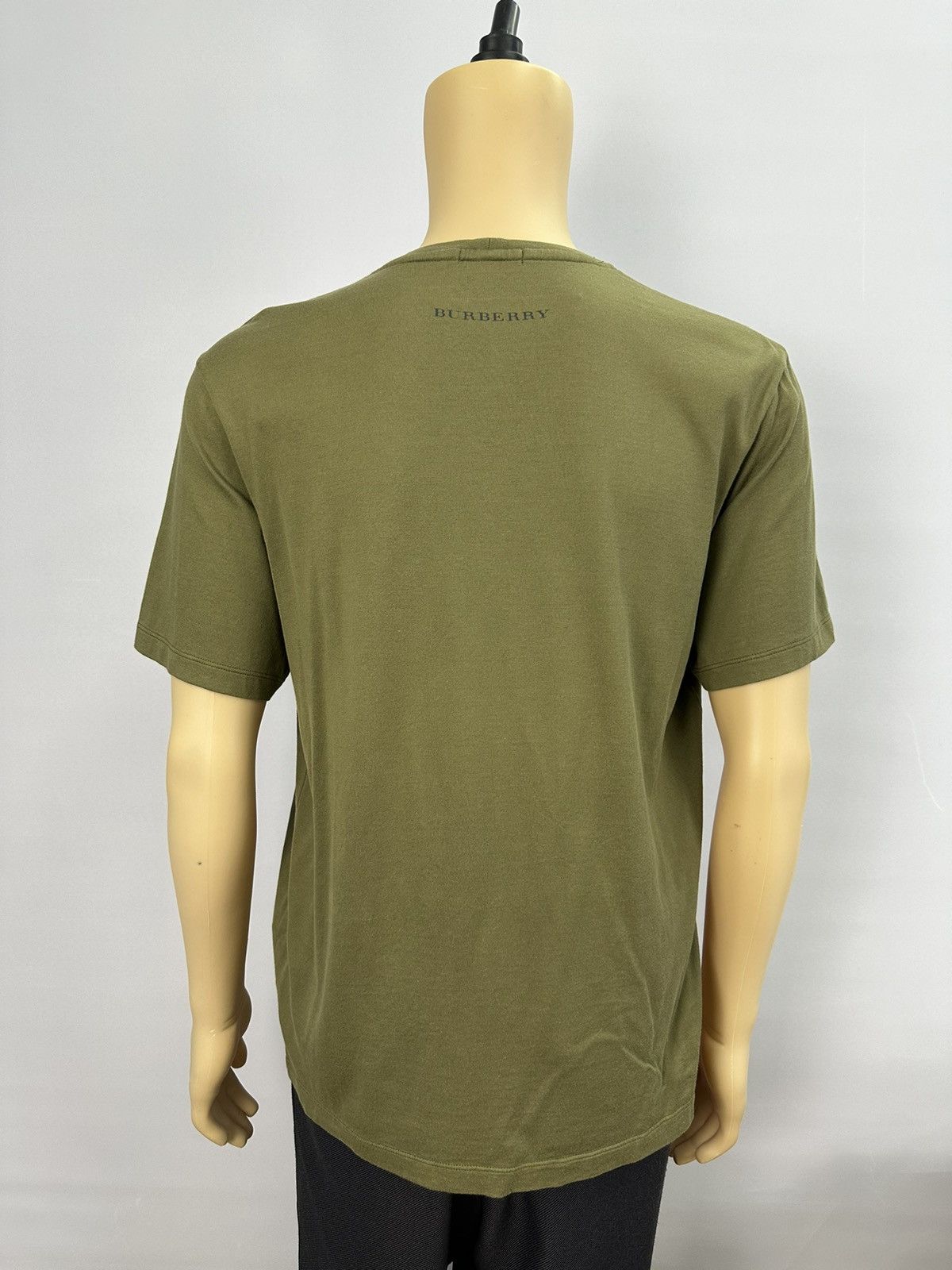 Burberry Burberry London Big Logo Tshirt A593 Size US L / EU 52-54 / 3 - 3 Thumbnail