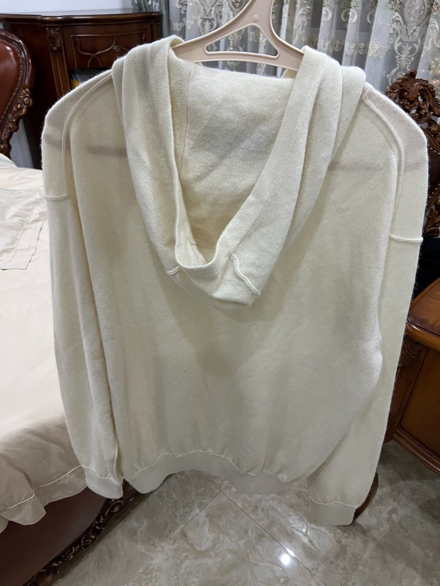 Louis Vuitton LV Cashmere High-End Sweatshirt M Ivory Topstitch Size US M / EU 48-50 / 2 - 2 Thumbnail