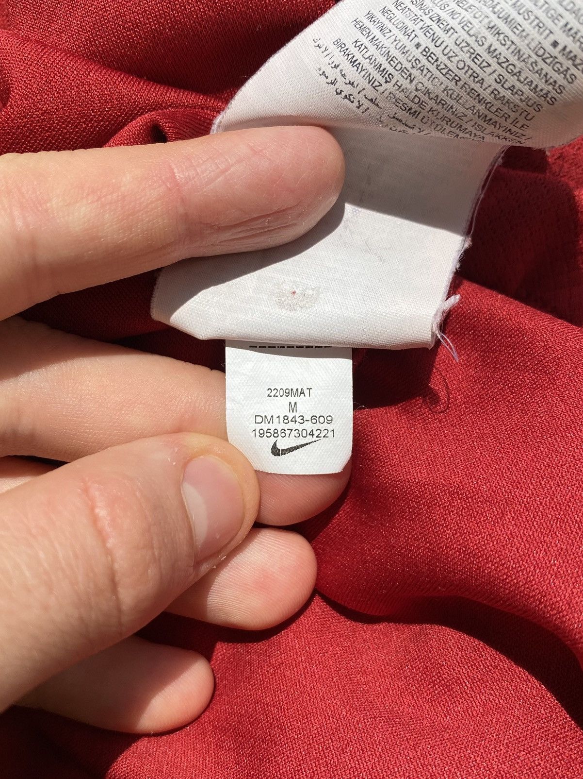 Nike Liverpool FC Nike Jersey Size L Worn Standard Chartered Size US M / EU 48-50 / 2 - 10 Thumbnail
