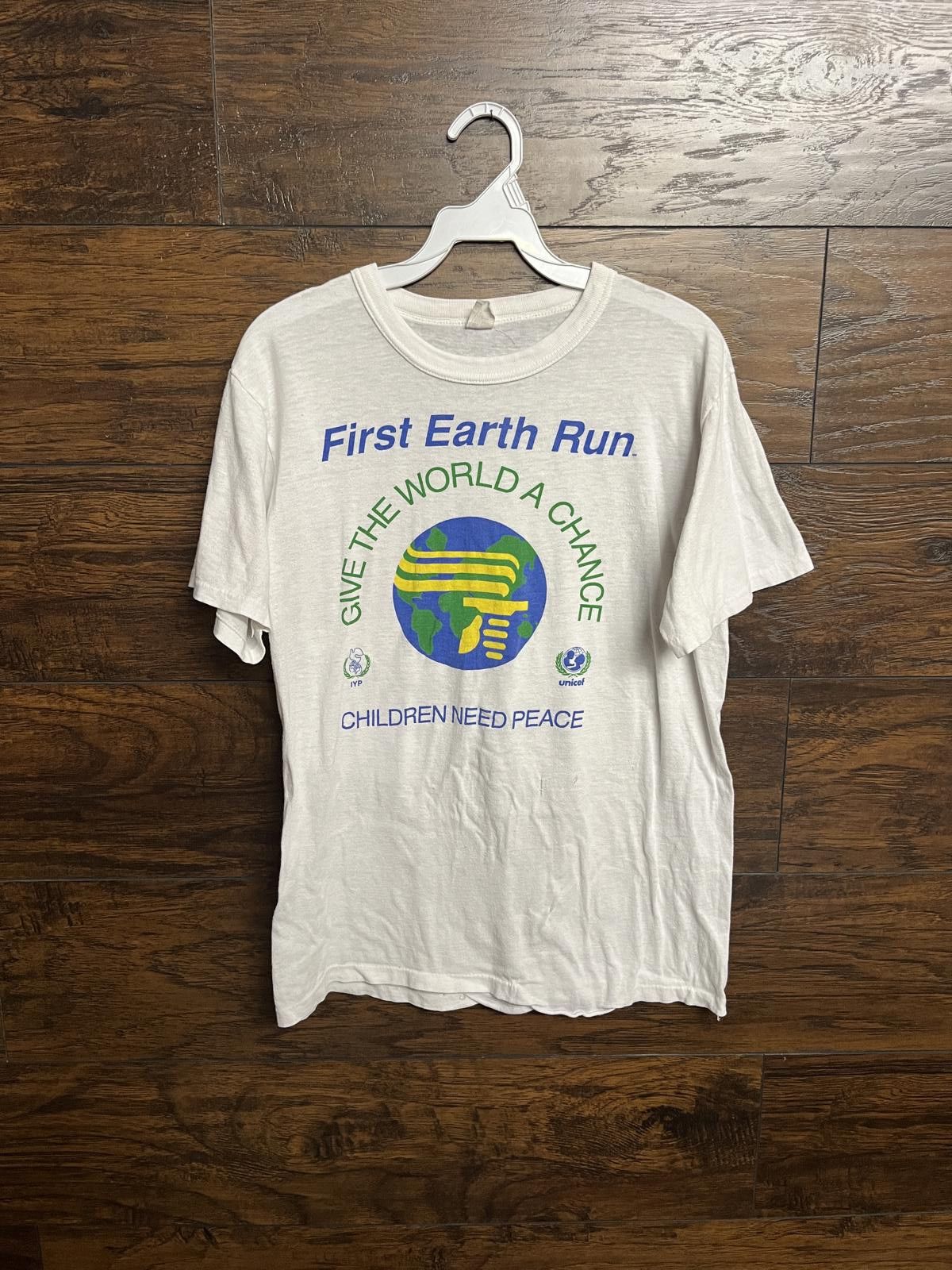 Designer VTG First Earth Run T-shirt Children Need Peace Tee 1986 Size US S / EU 44-46 / 1 - 1 Thumbnail