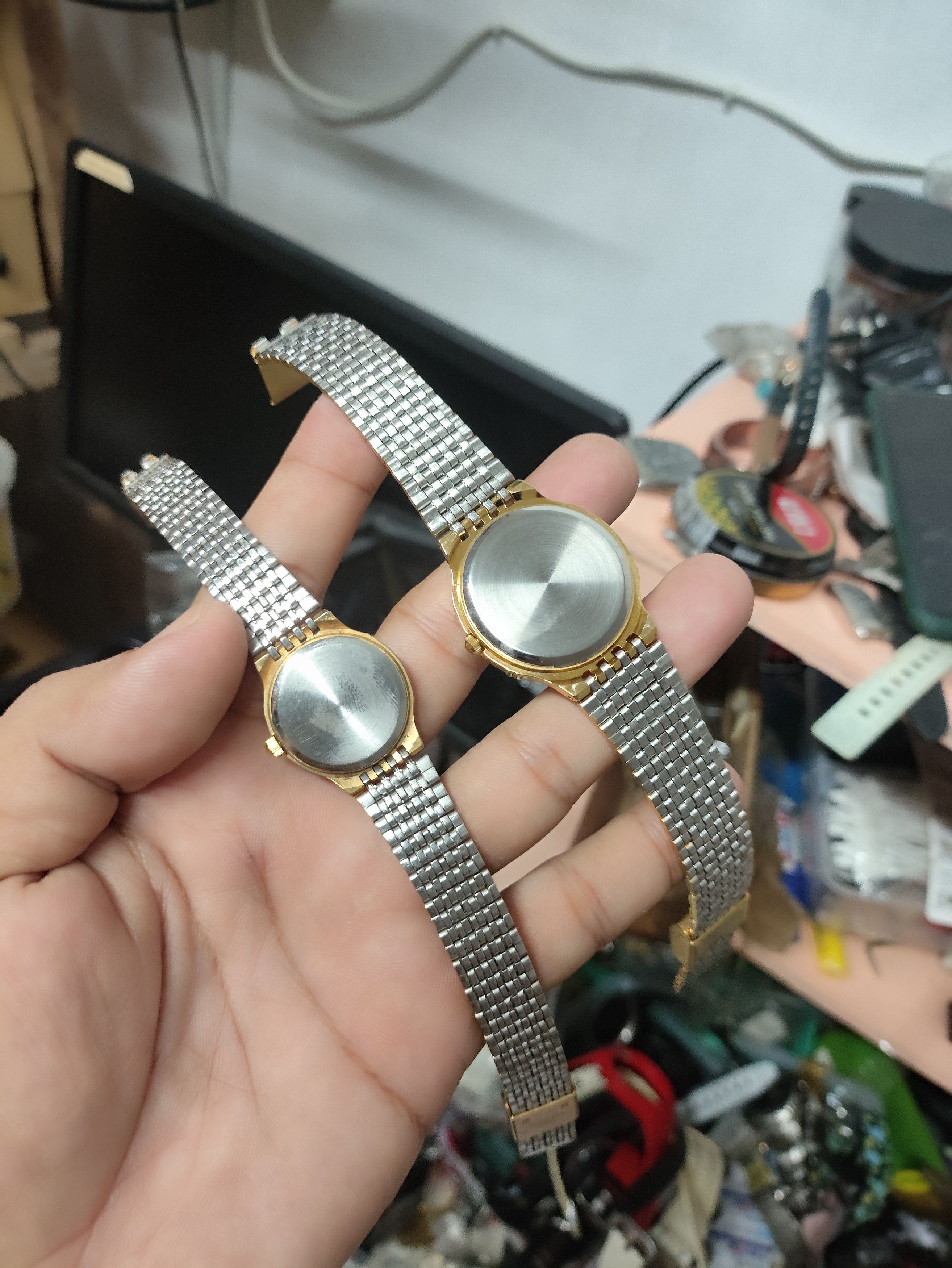 Japanese Brand ROMARNI VALENTINO (ONE PAIR GOLD WATCH COLOR) GOOD FUNCTION Size ONE SIZE - 9 Thumbnail