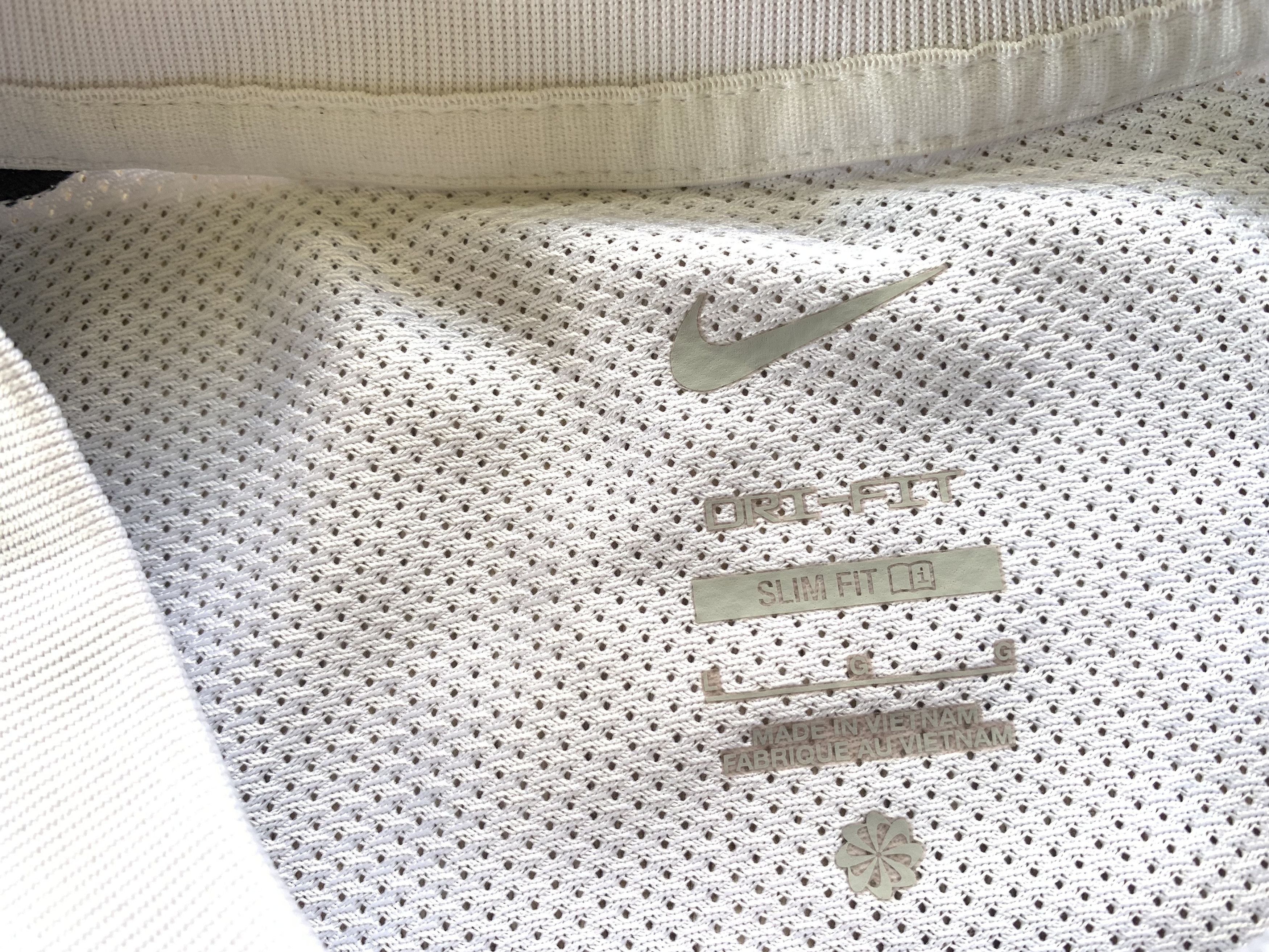 Nike Nike Slim Fit Academy Men's White Training T Shirt Size US L / EU 52-54 / 3 - 5 Thumbnail