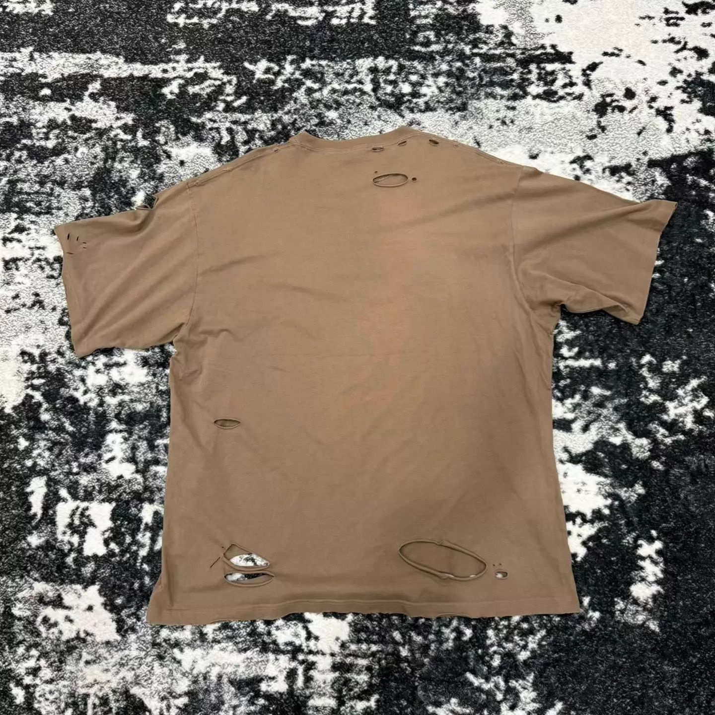 Balenciaga Balenciaga FW22 Distressed Logo Print SS Tee L Size US L / EU 52-54 / 3 - 4 Thumbnail