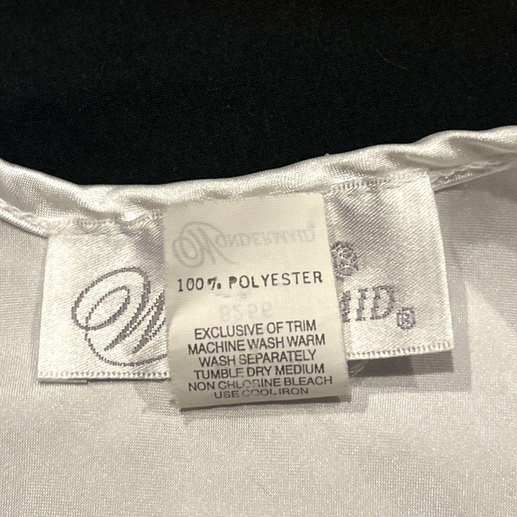 Vintage VINTAGE Wonder Maid Camisole Tank Shirt Womens M White Satin Trim Bodice Top A23 Size M / US 6-8 / IT 42-44 - 2 Thumbnail